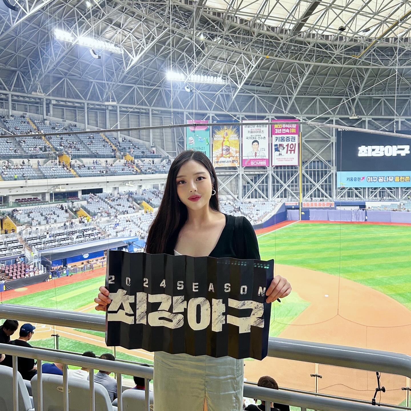 관전포인트
1. 제로맥주2개만 마심
2. 6시간 가까운 경기 시간 (혈투;;)
3. 목소리를 잃음
4. 낮은 대기번호에도 예매실패.  암표상 극혐,,

#최강야구 #최강야구직관 #고척스카이돔