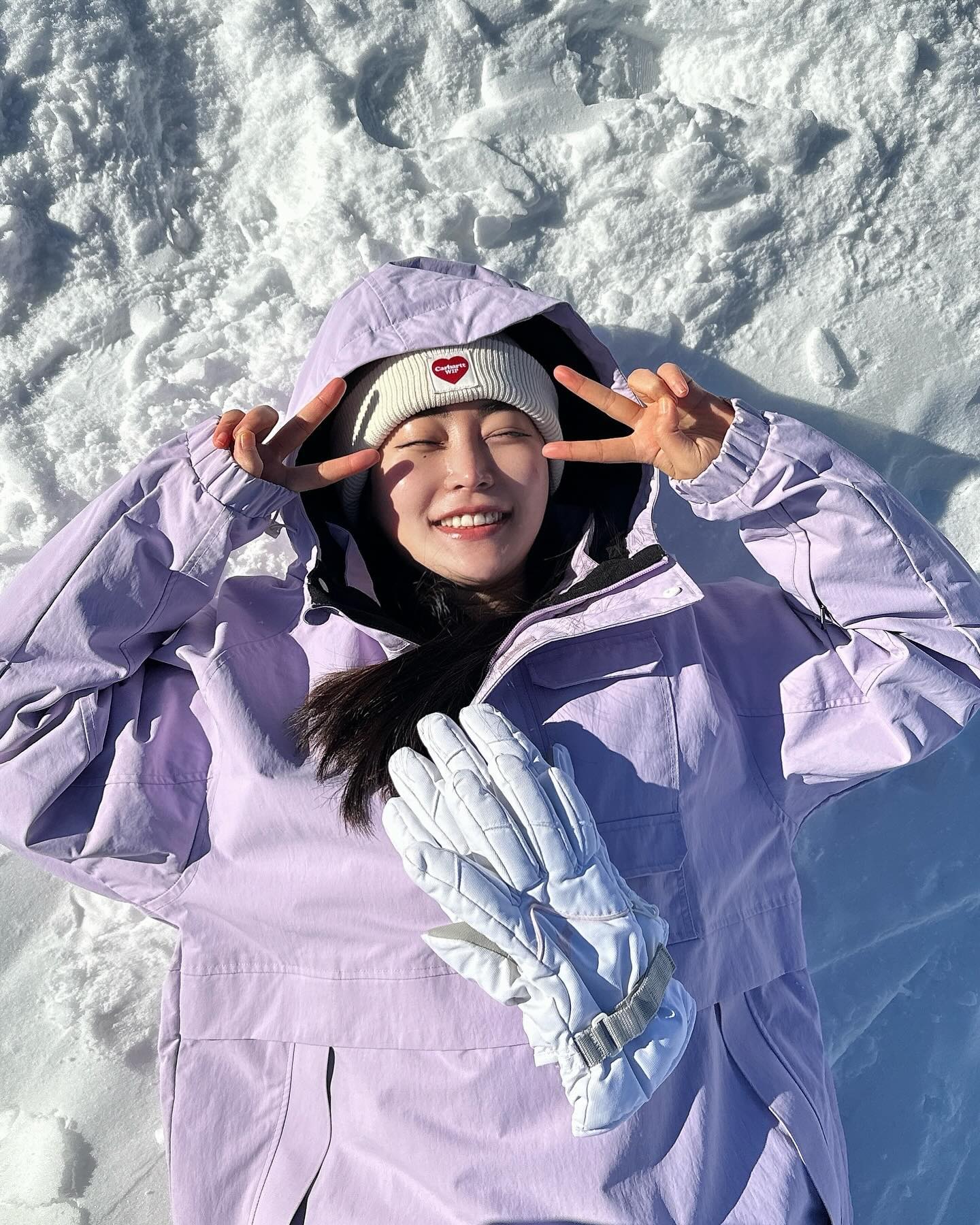 잘 가 2023 💗
⠀
작년 한 해 돌아보며 올해는 더 행복할거야, 하고 생각했는데 정말 더 더 행복했던 것 같아요. 남편이 생겨서 특히 더 그런가봐요 😊 그리고 2024년은 올해보다 더 행복할 것 같아요. 저 뿐만 아니라 제 주변에 계신 모든 분들이 내년에 더 행복하셨으면 좋겠어요!
⠀
올해 마지막 사진 뭘로 할까 하다가 휘닉스파크에서 찍은 사진이 참 행복해보여서 이걸로 마무리 ✌🏻 한 해의 마지막 날 행복하게 보내세요 💗
⠀
#연말 #연말감성 #휘닉스앰배서더 #휘닉스파크 #휘닉스평창 #평창 #평창여행 
#스키장 #휘닉스 #휘닉스파크평창 #강원도여행 #스키장패션 #인스테이 #휘닉스파크앰배서더 #인스테이보드복 #스키복 #보드복 #잘가2023 #2023
