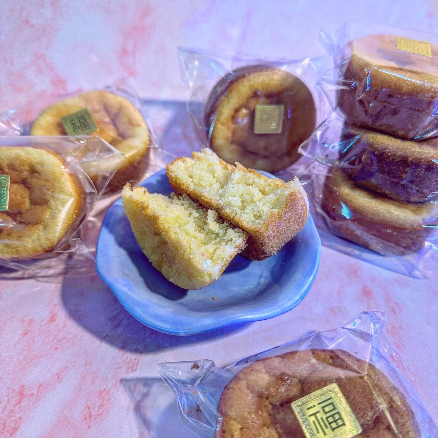 🎁업체로부터 제공받은 제품입니다🎁

#추석선물 🍁의령쌀빵🍁

의령 특산물인 찹쌀로 만든 빵을 먹어봤어요!

오븐에 구운 쌀빵이라서 더욱 고소하고 호두가 들어있어요👍

기름기 없이 담백한 맛이 매력적이고 수제로 만든 빵이라서 정성이 느껴져요!

✔️색소, 방부제, 밀가루 들어가지 않은 쌀빵

✔️국산 찹쌀 100%

✔️겉은 바삭하고 속은 쫀쫀한 식감

✔️아이들도 건강하게 먹을 수 있는 영양 간식

-

suam_55 

.
.

#의령쌀빵 #의령쌀빵파는곳 #쌀빵 #찹쌀빵 #간식빵 #영양간식 #식사대용빵 #한끼대용 #식사대용 #추석선물 #추석선물세트 #추석명절선물 #추석선물추천 #의령더부농

.
.

#먹스타 #먹스타그램 #먹팔 #먹팔맞팔 #먹 #먹방 #푸드 #푸드스타그램 #먹팔해요 #리뷰 #리뷰어 리뷰그램 #리뷰스타그램 #맛 #맛스타 #맛스타맞팔 #빵스타그램