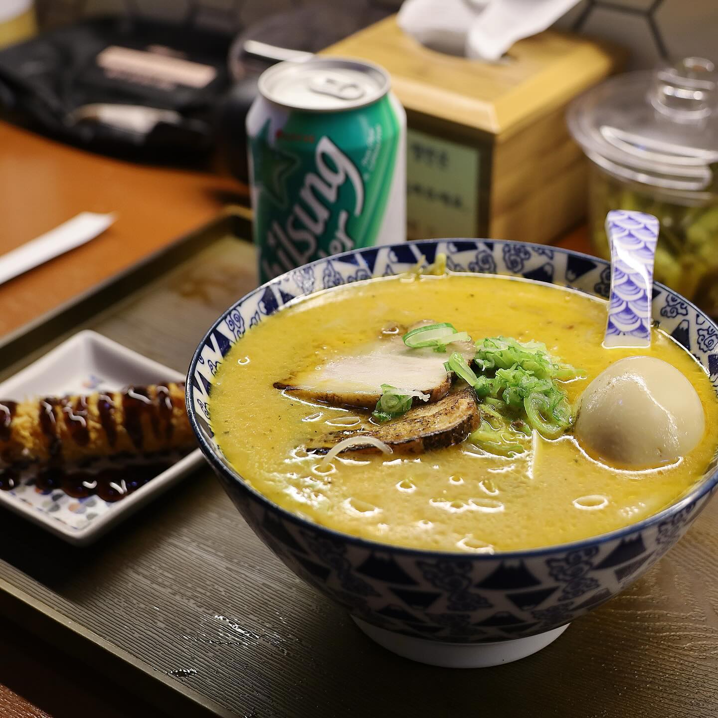 🍜🍜
비오는 날에는 진하고 구수하고 따끈한 #라멘 먹오야지
육수와 생면에 진심인 찐맛 #울산라멘맛집
#울산시청맛집 #혼다라멘 😀😀

친절이 몸에 배어 있는 사장님과 직원들,
탱탱하고 매끄러운 생면에 진하고 구수한 국물
잡내 없이 깔끔한 차슈와 알맞에 익은 계란까지
싹 다 맛있는 #라멘맛집

생면 진짜 맛있어
당장 점심 먹으러 가고 싶군 🤔🤔

#울산맛집 #울산라멘 #울산신정동맛집 #울산시청점심
#울산점심맛집 #울산혼밥 #울산면요리 #울산라면
#울산일식집 #울산신정동라멘 #울산시청라멘
#울산남구배달 #울산배달맛집 #울산라멘배달
#울산남구라멘 #울산비오는날 #신정동맛집
#라멘 #라멘스타그램 #점심 #혼다라멘울산남구점
