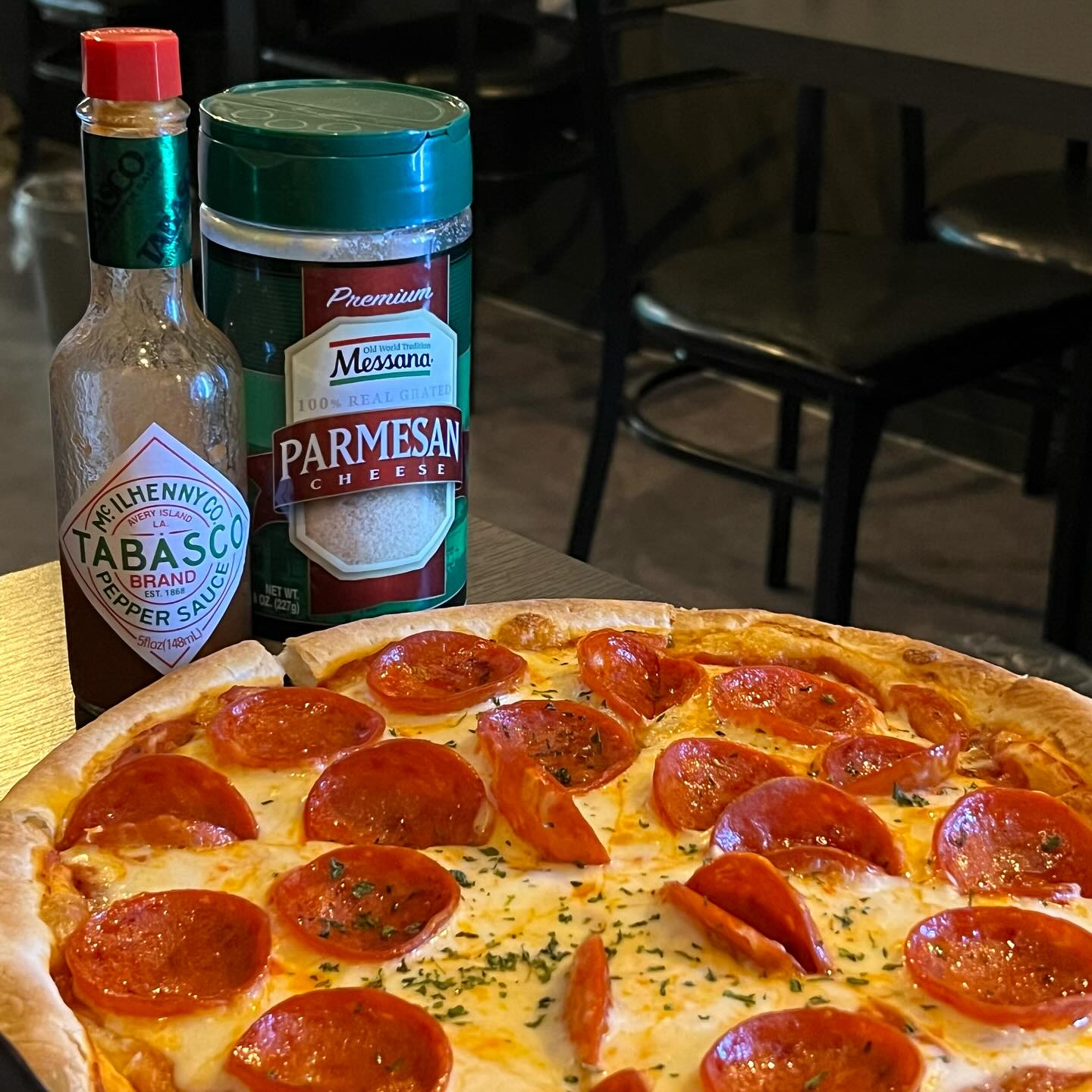 퇴근 후 신랑이랑 먹골에 분위기 맛집인 #느루온 에 다녀왔습니다 : )
메뉴도 다양한데 가성비도 좋아서 놀랐던 곳!
나오는 메뉴 마다 퀄리티가 너무 좋아서 또 가고 싶더라구요♥

피칸테 크림 파스타와 페스츄리 페퍼로니피자 ♡
주문 했는데 음식 진짜 맛있어요 !! > <

저는 유자하이볼을 함께 시켜 먹었는데 궁합 미쳤어요,,, 
근처 살고 계시는 분들 꼭 드셔보세요 ♥
데이트 하기에 분위기도 좋아서 추천 드려용👩🏻‍❤‍👨🏻

📍서울 중랑구 동일로163길 23 1층

neuru___on 

#협찬 #먹골역맛집 #묵동맛집 #먹골맛집 #먹골스테이크 #먹골파스타맛집 #먹골데이트 #중랑구데이트