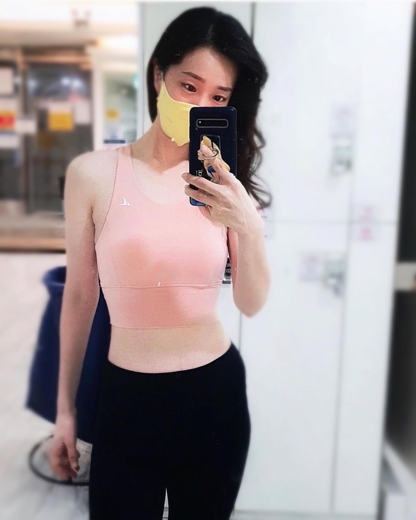 날씨가 풀려서 야외러닝도 
시작하고 봄이오는 느낌 좋구나 ❣️
이번주도 열운 화이띵 !🔥🏃‍♂️
#운동하는여자 #운동하는남자 #원피스추천#겨울코디추천#스트릿패션 #미니멀룩#fitness#fitnessginl#운동복추천#스냅사진#헬린이#바디프로필 #model#스냅사진#dailylook