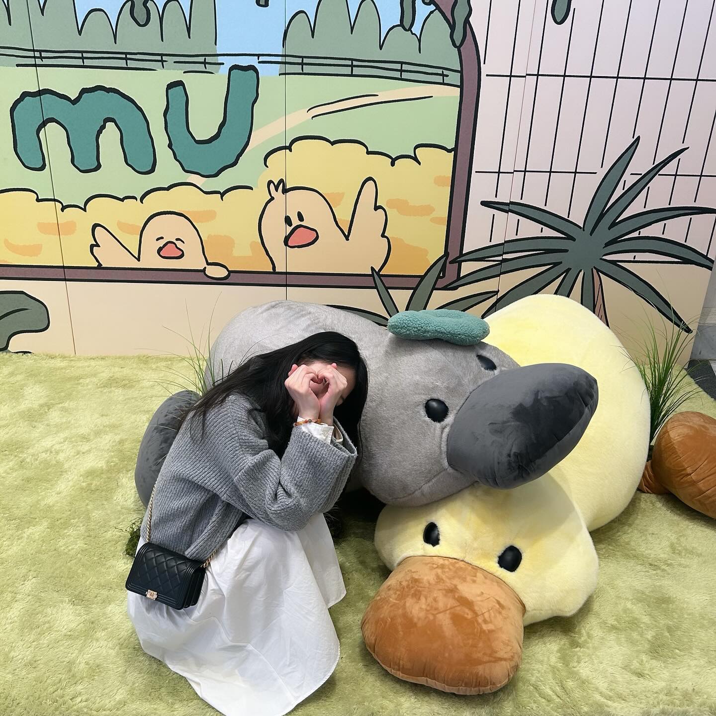 웅니랑 🐹 데이트
신강에서 소원을 들어주는 오리 너구리 📸

제 소원은 4가지 ✨

노력해서 25년 전에 다 성공했으면 좋겠다 
＼(^ω^)／❤️❤️❤️💛
- 
-
-
-
-
-
-
-
-
-
-
#spring #family #love #봄 #봄코디 #신강 #신세계강남 #갓덴스시 #일상 #일상기록
