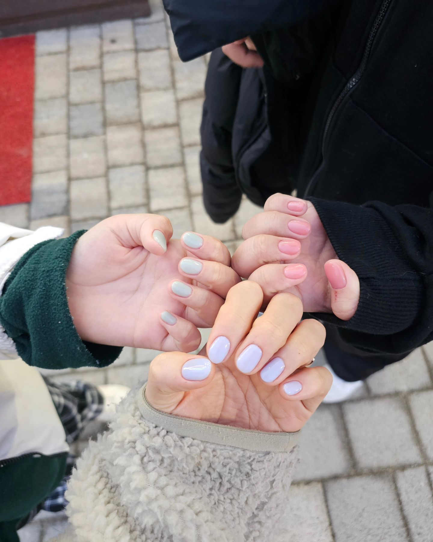 .
거의14년 15년만에 처음받은 네일아트
울 공주들과 데이트🫰
봄 신상컬러로.. ㅎ
다낭 여행준비중.. .♡
.
내손이 많이 망가져잇어서..고생많이 하셧다능...ㅜ
감사할따름...ㅜ
급히 3명 예약받아주셔서 감사합니다❤️