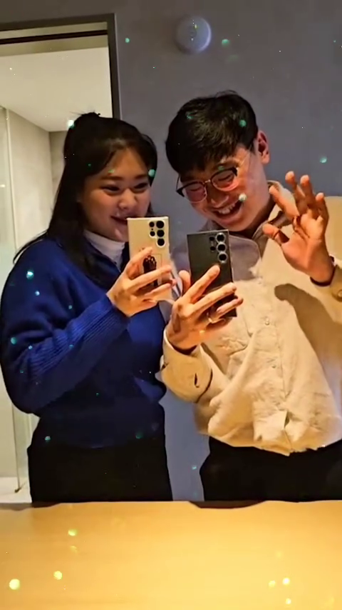 결혼준비 안싸우고 잘하는 꿀팁

저희는 플래너 없이 직접 발품 팔아서 준비하고 있어요🏃‍♀️
그래서 제가 알아보는게 많아서 그런지
예랑이는 다 🆗️해줬어요!

적당히 오빠의 의견도 넣어가면서
서로의 취향에 맞게 결혼준비해가고 있어요~

제가 생각하는 결혼준비를 안싸우고 잘 하는 방법은
서로의 얘기를 잘 들어보며 존중해주고 배려해주는게
방법인거 같아요🙂

결혼준비하다보면 힘들고 예민해지는데
존중, 배려해주다 보면 싸울일이 없더라구요🤍
소통을 잘 해야 안싸웁니당!!

#결혼준비