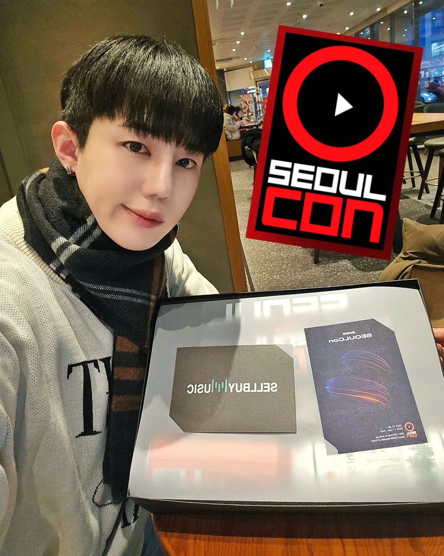 #협찬 #광고

아 오늘으으으은! 세계 50여개국, 총 30억 구독자 보유한 글로벌 인플루언서 3천여 팀이 한자리에 모이는! 서울콘 X 월드케이팝 페스티벌 & 카운트다운 기념 굿즈를 가지고 와쏘!

전 세계의 인플루언서들이 모이는 자리가 한국에서 생기다니! 이거 두근두근거리는 걸?!

에이핑크, 청하, 시크릿넘버, 우아! 등. 아이돌부터 아스터, 준코코 같은 핫한 EDM DJ들까지! 두근거리는 새해를 핫한 셀럽들과 함께 맞이하다니! 기분이 도키도키해!

굿즈들도 신경을 많이 쓴게 느껴지는 포장과 마감이어서 언박싱하는데 기부니가 조아따! 간단하게 즐길 수 있는 요즘 mz들에게 핫한 맥주들과 굿즈 맨투맨! 에코백과 크리에이터를 위한 서비스까지! 어멋! 이건 소장해야해!

인플루언서와의 만남 외에도 서울의 최신 라이프 스타일을 엿볼 수 있는 20여 가지 프로그램이 준비되어 있어서 그냥 보기만 하는 것이 아니라 체험할 기회도 많고!

2023. 12. 31 (SUN) 18:00 – 2024. 01. 01 (MON) 06:00동대문디자인플라자(DDP) 아트홀 1관에서! 진행이 되고, 12월30일 ~ 24년 1월 1일까지 총 3일간 열리는 인플루언서 박람회도 있다구!

박람회는 서울경제진흥원(SBA)가 주최하는 행사로 서울의 콘텐츠 문화를 전 세계에 알리고, 문화적 인지도를 기반으로 서울의 매력을 널리 알리려는 취지의 박람회로 앞으로 장래가 유망한 서울의 문화와 매력을 만나볼 수 있어!

현재 서울콘 홈페이지에서 진행중인 해시태그 이벤트를 진행하고 있으니 참고해!
 https://seoul-con.com/ko/notice/1

Ps.나도 서울콘에 참석하니까 다들 많이 참여해보자!
나랑 만나면 신나게 인사하고 사진찍자!
.
.
.
.
#seoulcon #SBA #seoul_DDP #seoul_winta #winta #worldkpopfestival #kpop #kpopfestival #wkf #wkpf #월드케이팝페스티벌 #월케팝