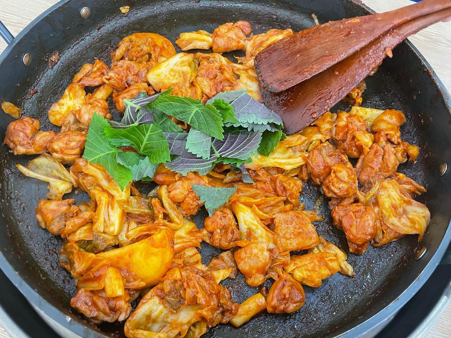 안산막국수닭갈비 춘천에서 먹는 맛 그대로 맛있어요!

춘천명가막국수닭갈비
​
-경기 안산시 상록구 송호3길 16 1층
-11:00 ~ 22:00 (월요일 정기휴무)
-0507-1493-0294
​
*식당 앞 주차장 있음!

춘천에서 먹던 맛 그대로~~ 
닭갈비를 먹어봤습니다.

계절메뉴로 부대찌개도 있어요!

#협찬

#안산막국수닭갈비
#안산막국수
#안산닭갈비
#안산부대찌개
#이동막국수
#이동닭갈비
#이동부대찌개
#한대앞막국수
#한대앞닭갈비
#한대앞부대찌개
#안산맛집
#이동맛집
#한대앞맛집
#송호고맛집