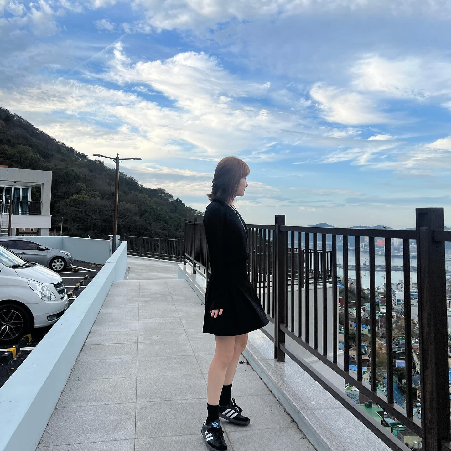 #협찬 elysia_official 

초가을부터 입기 좋은 브이넥 니트 🖤
전 어디든 코디하기 좋게 블랙을 선택했어요
손 등 덮는 기장에 부드러운 촉감 여유로운 핏

요즘 최애 니트 땅땅~~!

▫️ #묘링룩 #브이넥니트 #니트코디룩 #가을코디여자 #겨울코디추천 #겨울데이트 #키작녀데일리룩 #가을데이트룩 #니트코디룩 #니트추천 #여자니트코디 #패션인플루언서 #여친룩코디