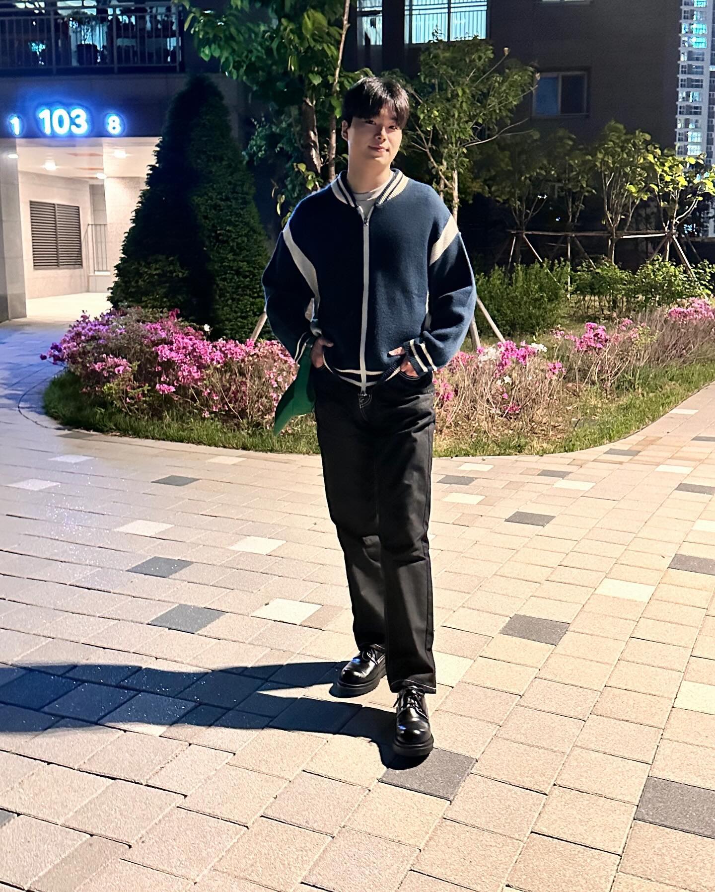 shoehi_official #슈하이서포터즈3기 #ootd #로퍼추천 편하고 너무 이쁜 슈하이 👞 Loah Stiched Loafer :) 
한달 동안 신어봤는데 자연스러운 키높이에 너무 좋더라고요 편하구!! 동글동글하고 귀엽고 분위기는 덤 !! #신발추천