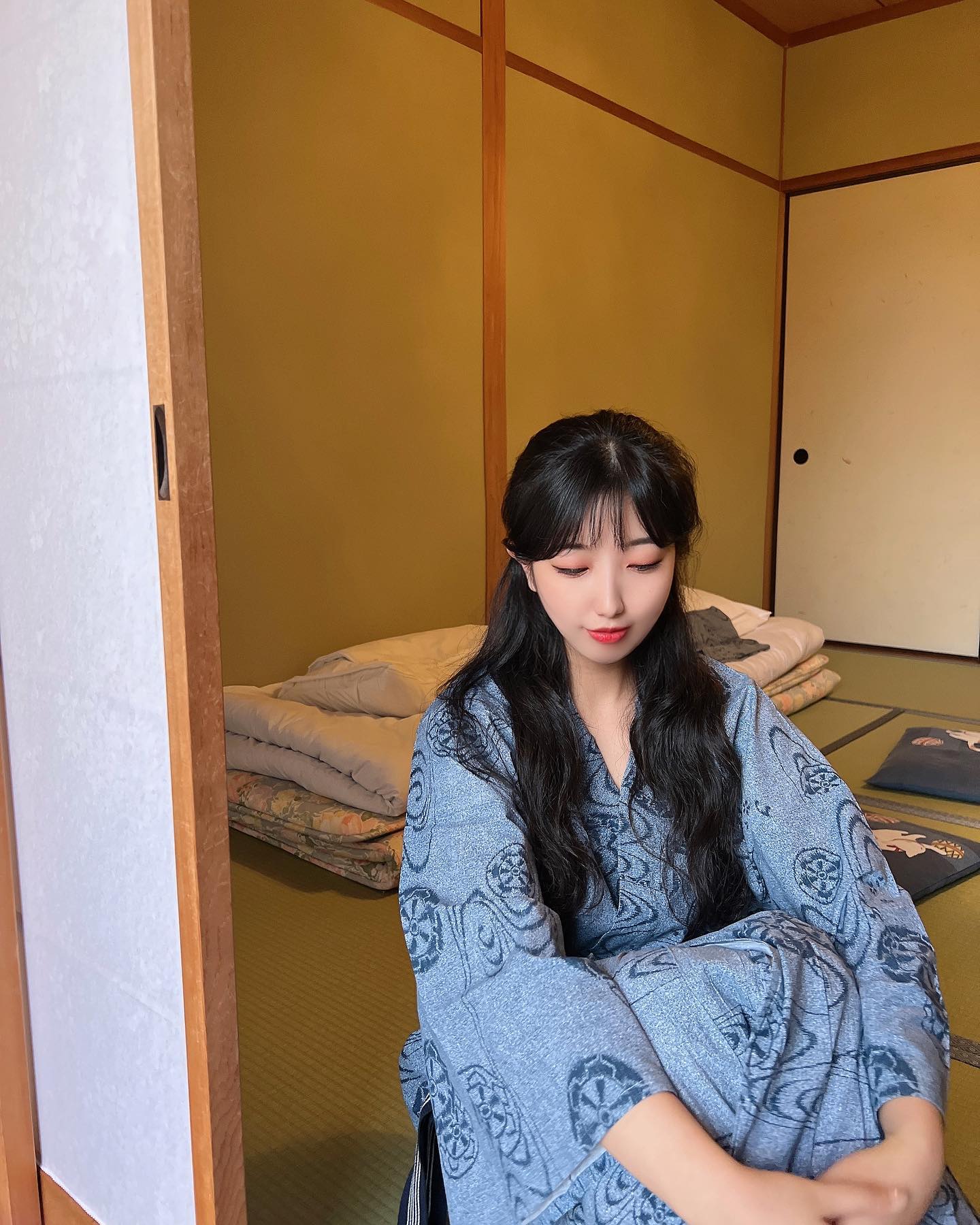 유후인 료칸은 기대 이상이였다! 이름은 뭐였더라,, 

일본식 다다미를 느끼고 싶어서 예약한 곳인데 
시설도 괜찮고 픽업 서비스도 기대 이상이였다 ! 

살짝 아쉬웠던건 저녁 제공이 안된다는거?
조식도 완벽했고 료칸 야경까지 말모🩵🤍