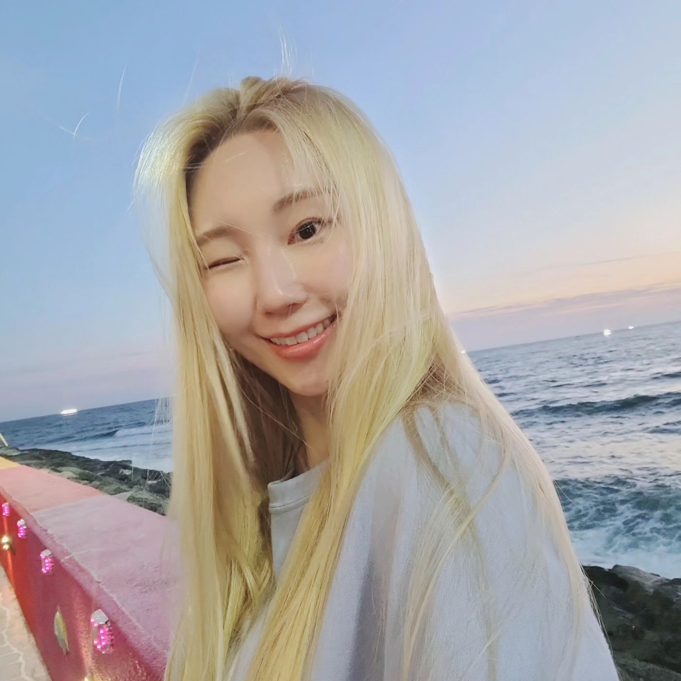 도시에서는 하늘이 예뻐도 별생각 없었는데
바다에선 그렇게 예뻐보이더라 🫧

#제주도 #바다