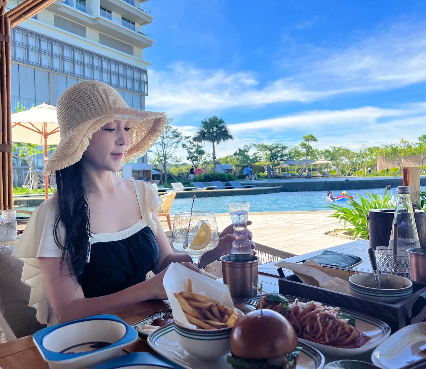 우리집 오집사와 베이비시터가 있는 베트남은 천국🌟
한달살기 가능할거같아 여봉😍

#5년만에호이안#신난아주미