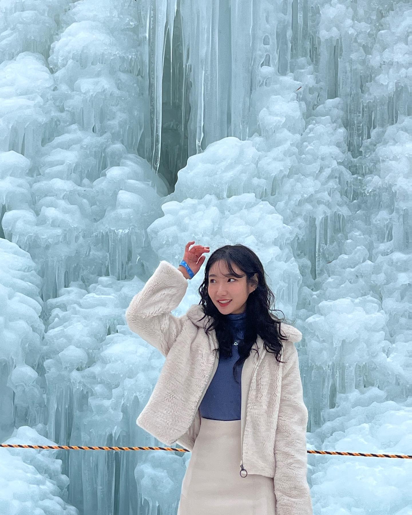 ❄️ + 🔥 + 🌰
.
.
.
.
✨ 청양알프스마을 얼음축제 ✨

📍충남 청양군 정산면 천장호길 174-11
🗓️ 2023.12.30 ~ 2024.02.18 
⏰ 평일 9:00~20:00 / 주말 9:00~21:00
🎟️ 종일 입장권 성인 9,000 

#충남 #청양 #청양알프스마을 #청양알프스마을얼음축제 #칠갑산 #칠갑산얼음분수축제 #얼음분수축제 #빙벽 #청양여행 #겨울 #겨울여행 #겨울여행지 #겨울나들이 #얼음축제