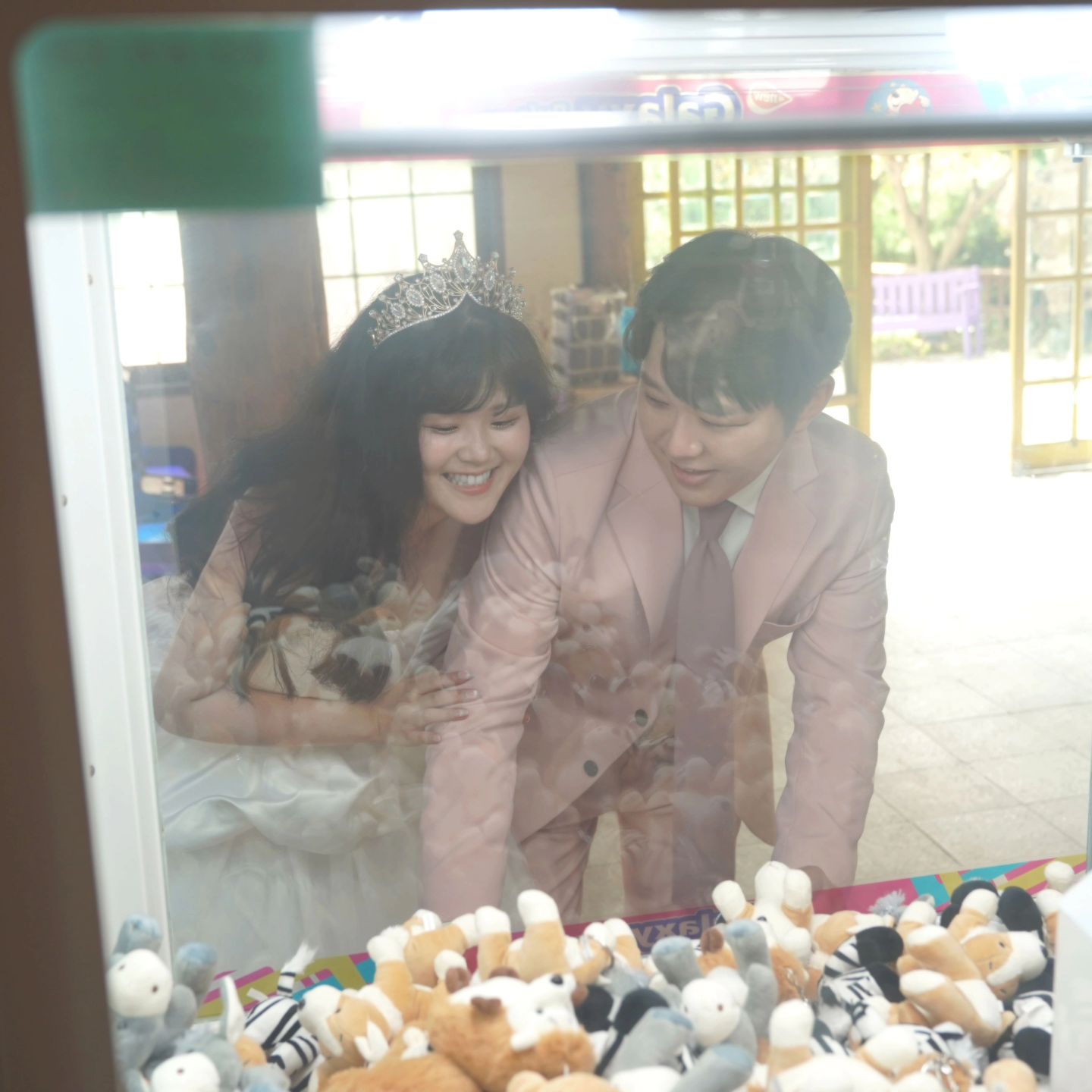 24.11.09 압구정성당2층 결혼합니다

진짜 유부녀,유부남이 되는 바니덕커플(부부?)😉
2년 열심히 만나고 준비해서 행복함의 시작인
바니덕의결혼🐰🦆 새로운 인생여행 시작! 🤗

땀흘리며 촬영을 도와주신 여러분 모두 감사합니다

#웨딩촬영 #셀프웨딩 #셀프웨딩촬영 #아침고요수목원 #허브아일랜드

Photo_ lullu_99s 
Edit _ tryphonialee 
Assist _ happy32569