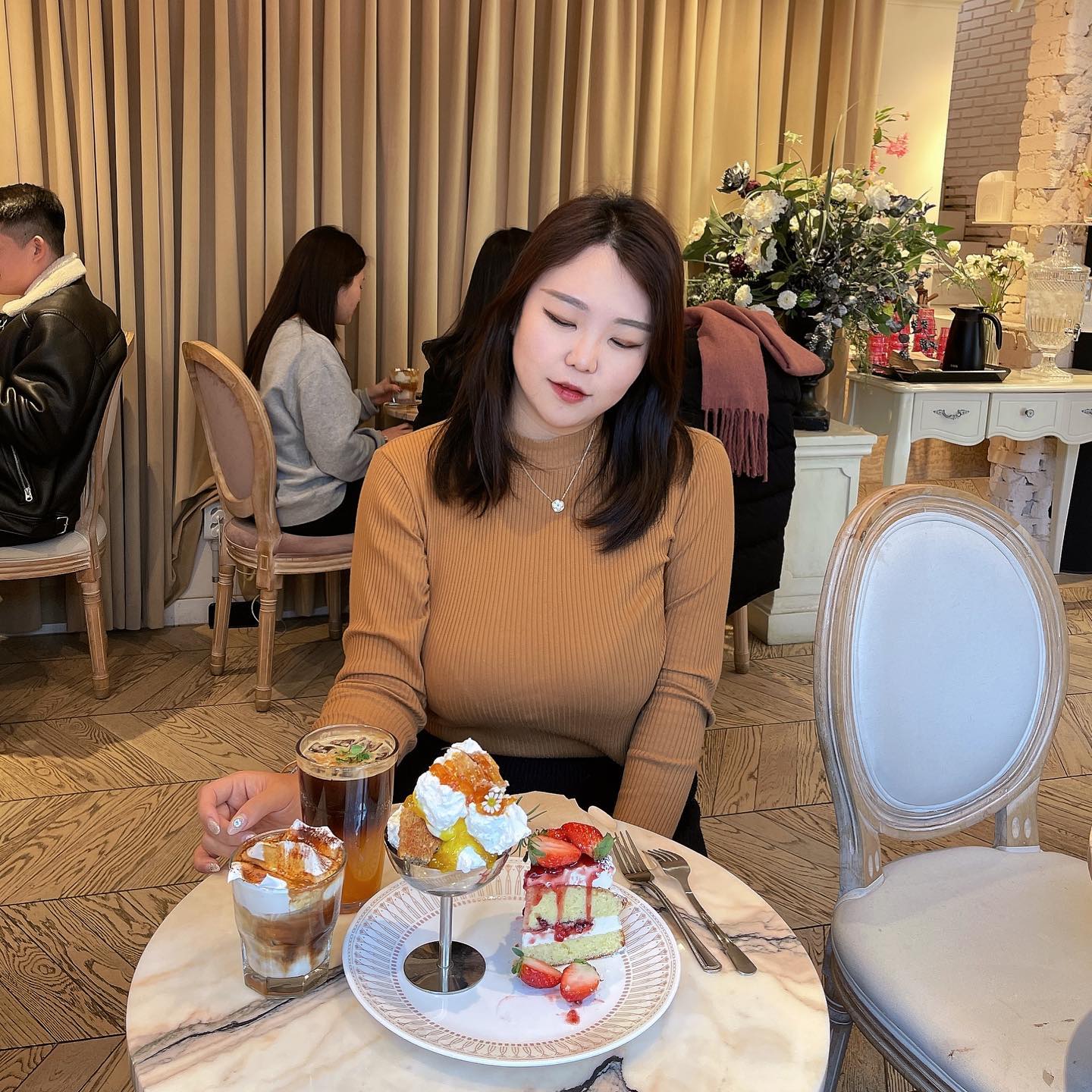 꺄아아악 달아 🍰
당 오르는 토요일 

#앤티크커피잠실