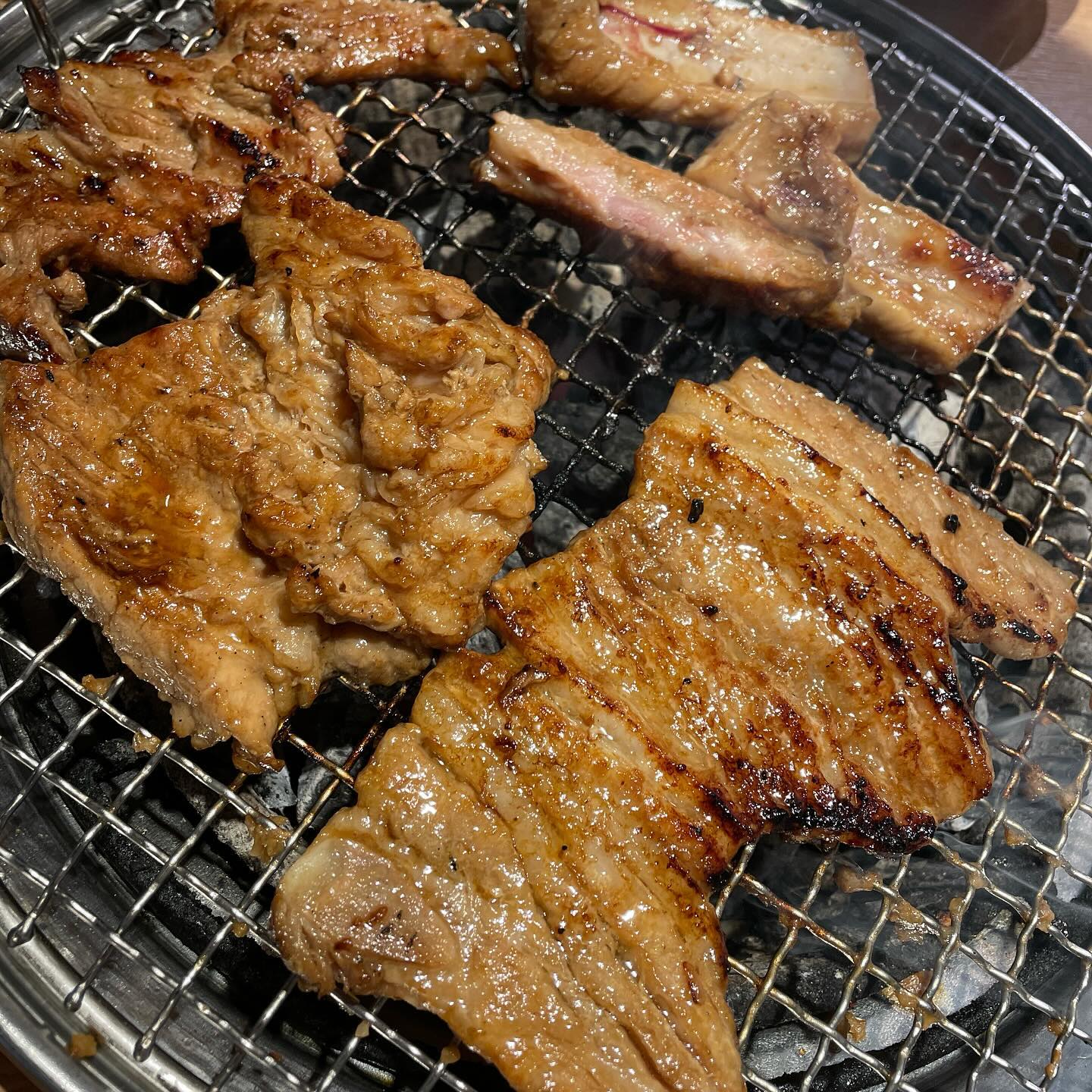 #대구이시아폴리스맛집 #봉무동맛집 #대구돼지갈비맛집 #대구고기맛집 #대구소고기맛집 #협찬

불로갈비 🥩

이시아폴리스 안에 맛있는 맛집이 잘 없다고 생각했는데 , 
매장도 넓고 주차도 편해서 방문하기 좋은 곳이에요 
갈비가 돼지고기든 소고기든 맛있더라구요 
친절하시고 디저트로 소프트 아이스크림까지 먹을수 있는 곳이에요