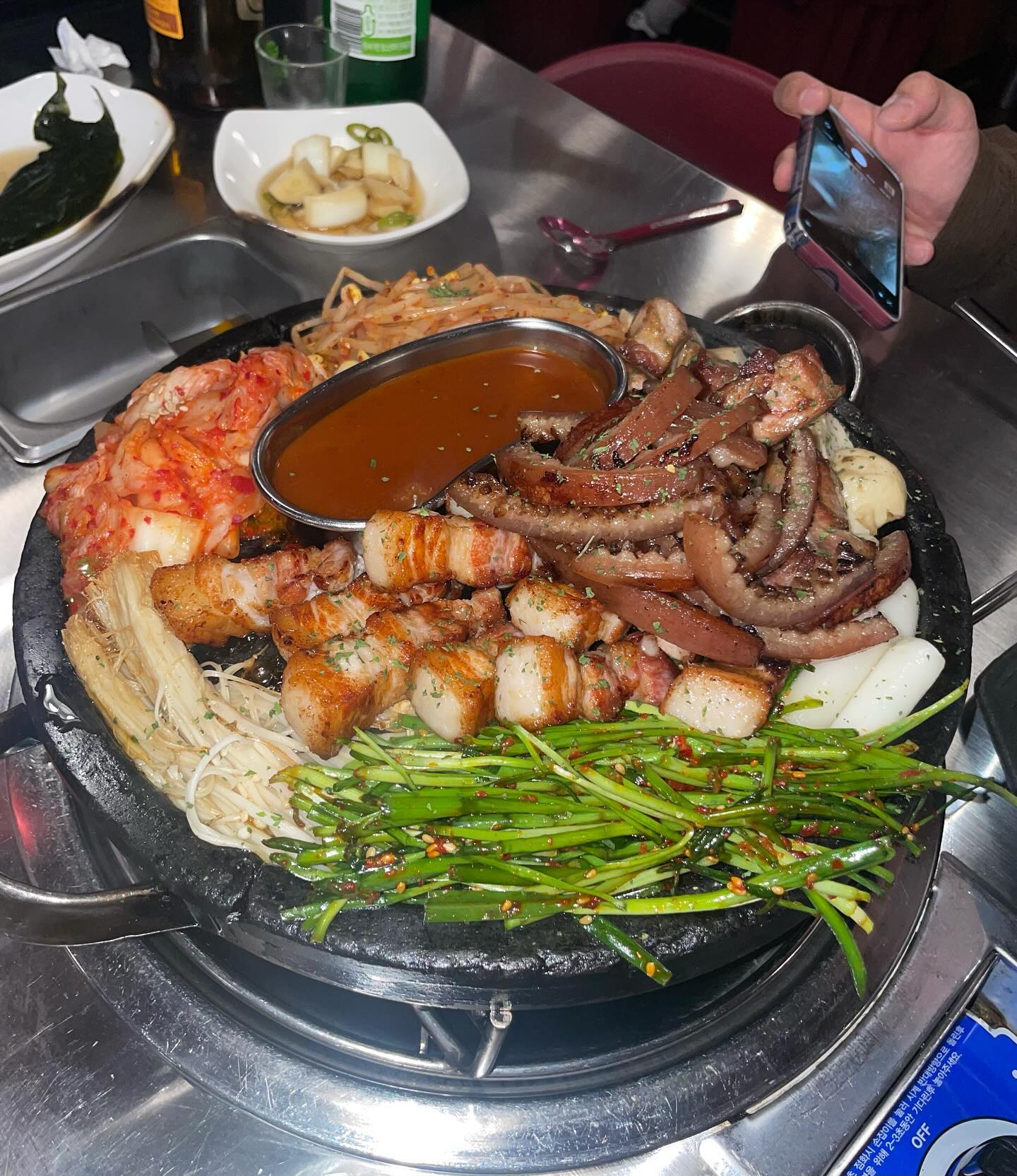 #삼겹살 #껍데기 #임대장 
🍻소주엔⁉= 🥩삼겹살🥩

🐶상호명 : 임대장

🐶주소 : 동탄중심상가2길 35 중앙프라자 1층

🐶시킨음식 : 대장모듬한판 (중)

가격 : 44,000냥

맛 : ★★★★☆

양 : ★★★★☆

만족도 : ★★★★☆

재방문 의사 : ⭕️

고기굽기 귀찮으신 분들 있으시죠⁉️
그런 분들 모두 집중‼️
시키기만 모든 메뉴들을 직접 구워서 가져다줘요🤭
직접 구우실 필요없이❌
맛있는 고기와 🍻한잔 하시면 된답니다
이른 저녁시간에도 불구하고 만석🐶
기회가 되신다면 한번 가보시는걸 추천드려요‼️
오늘도 잘 먹었습니다🐶
.
.
.
.
.
.
.
.
.
.
.
.
.
.
.
.
.
.
#화성맛집 #화성 #동탄 #동탄맛집 #동탄맛집추천 #동탄맛집투어 #북광장 #북광장맛집 #먹팔환영 #먹팔소통 #먹스타그램🍴 #먹스타그램촵촵 #먹스타스램 #먹스타그램🐷 #먹스타소통 #먹스타그램😋 #삼겹살맛집 #껍데기맛집 #삼겹살🐷 #볶음밥