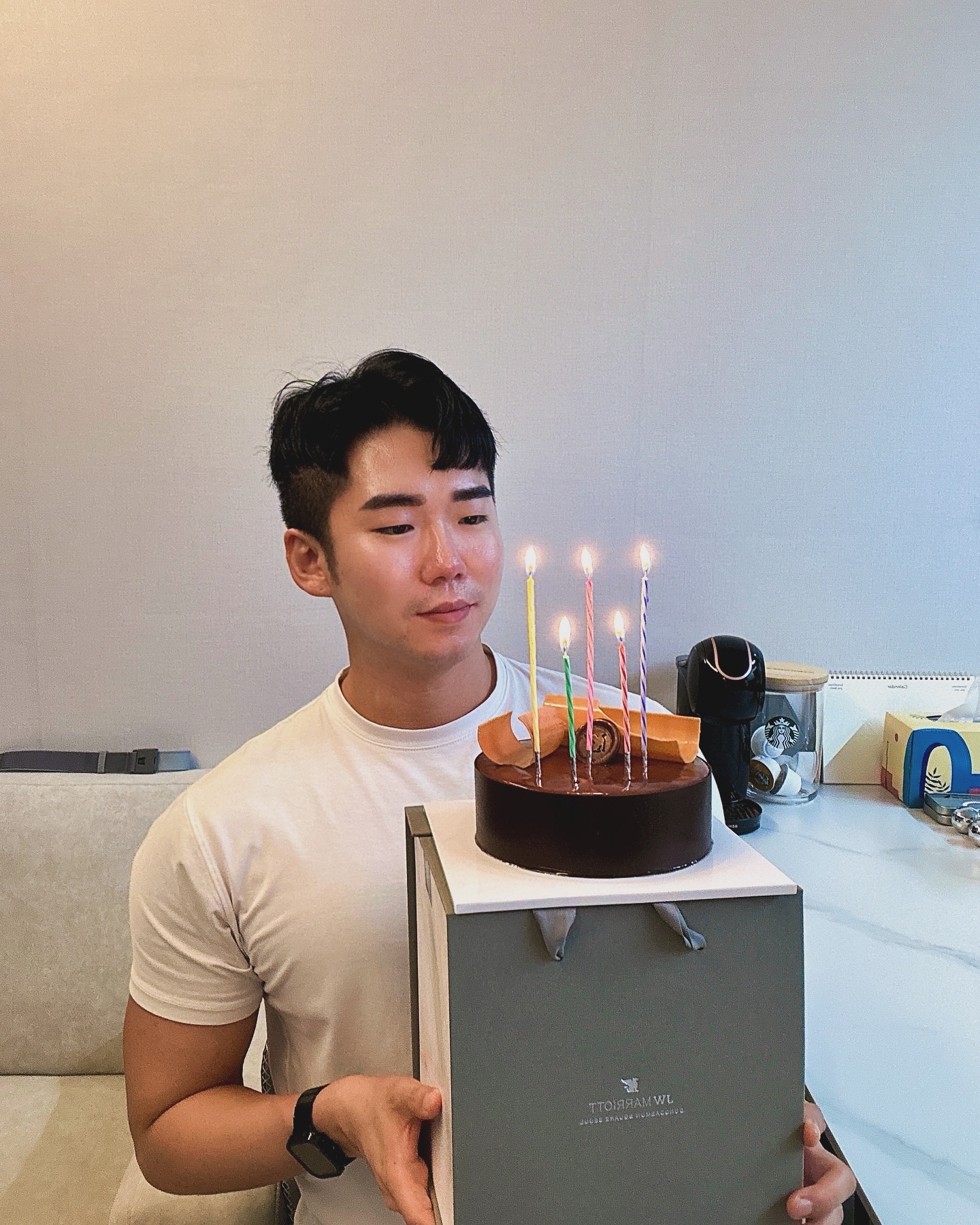 이렇게 또 한 살을 먹어요..🎂