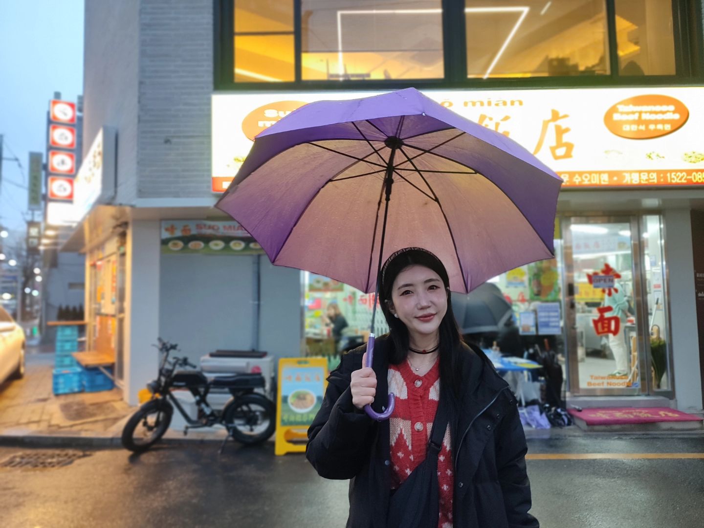 오랜만에 피드♡

비오는날 급 #수오미엔 행!!
웨이팅 젤싫어하고, 안하는 1인인데 오늘은
가벼운 웨이팅을 해버림!!!

#대만의맛 #대만식우육면 #마장면 
#홍로우판 너무 맛있다는..하...#대만여행 온줄
#망고맥주 미쳤구요... #타이완맥주 어디서사니...😱
#김광석거리맛집 #대봉동맛집 인정해드립니다🙏👍

담엔 포장해서 집에서도 또먹을꼬야..
기분도꿀꿀한데 맛난거먹으니 기분이가 좋고..

신나게 집에와서 손가락분수쇼해버림 😱
피를 너무흘려서 더먹고힘내야겠어요🙏❣️ㅋㅋ
(먹겠다는 의지..♨️😶)

#instagood #instafood #대구맛집
#daily #likesforlike #instapic 
#photooftheday #instadaily 
#foodphotography #대만음식 
#대구데이트코스 #대봉동추천음식