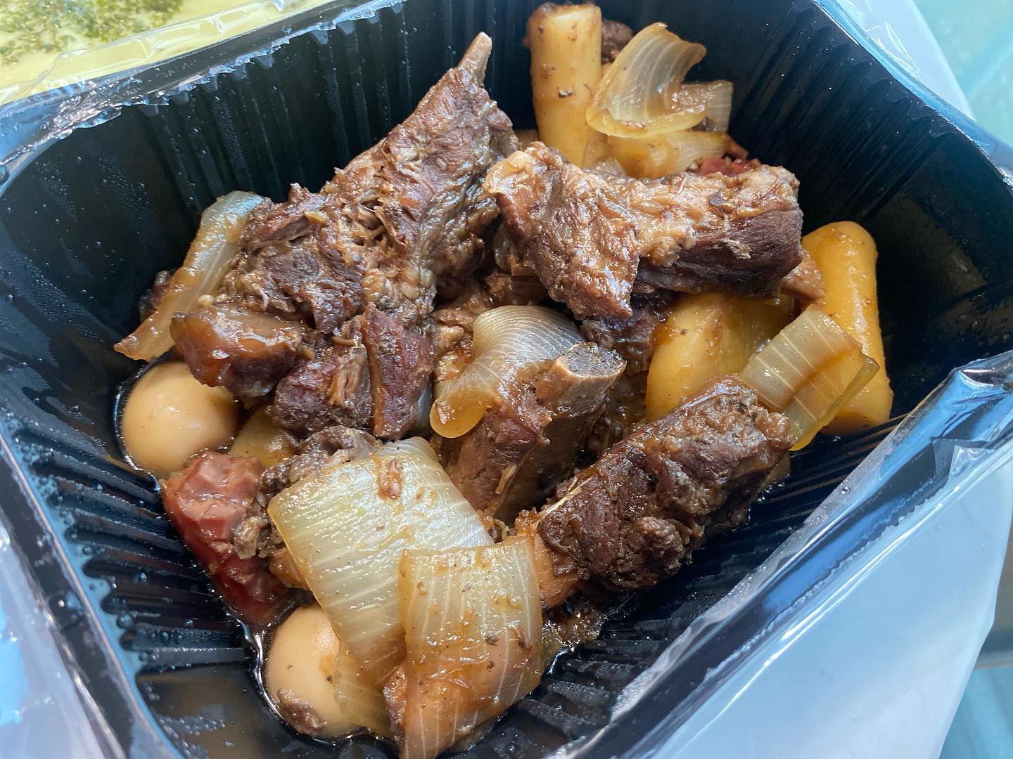 #협찬 #화곡갈비찜맛집 #명가갈비찜강서점 

혼밥하기도 좋은 #강서구배달맛집
요즘 돼지갈비찜 노래부르다가 배달시켜먹었다
갈비찜 싱글세트였는데도 둘이서 배불리 먹었다
(둘이 먹기엔 고기가 모자란 감은 있었다 ㅋ)

계란찜도 맛있었는데 난 푹 익은 깍두기가 너무 맛있더라👍🏻

✔️갈비찜 싱글 19,000원

📍명가갈비찜 강서점
서울 강서구 화곡로58길 67 1층
📞02-2696-3972
⏱️매일 11:00~23:00 (L.O 22:45)
매주 화요일 정기휴무

#화곡갈비찜 #화곡갈비찜맛집#화곡갈비찜포장#화곡맛집#강서구청맛집#강서구청포장맛집#강서구청배달맛집#강서구청갈비찜#맛스타그램#먹스타그램