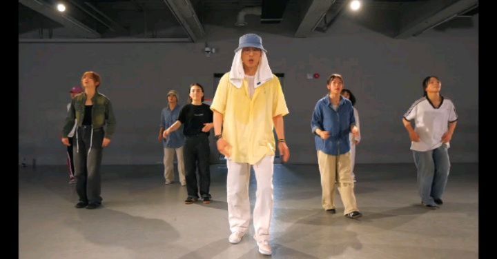 ~원밀 첫 방문 후기~
무서워서 구석에서 조용히 수업 들었음

춤출 때 가장 행복하고 에너지 넘치는 사람