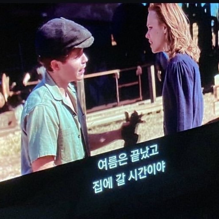 -
여름이 저물고 가을이 시작되려는, 그 사이의 구월. 여름과 가을의 중간 지점 어느 틈에 끼어있는 구월. 애매한 구월에 애매한 내가 있는 구월.
