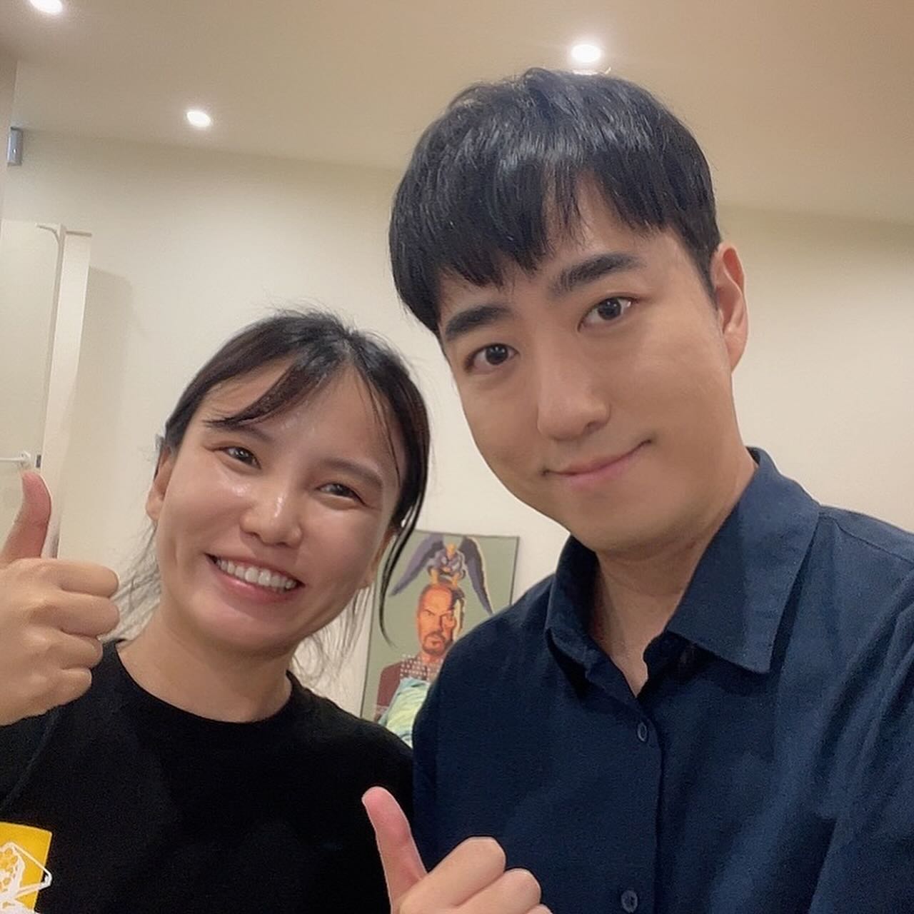 제가 말이죠 
#과학민수 #궤도 쌤이랑 여름에 콘텐츠를 찍었는데요
눈 내리는 기념으로 한정판 싸인까지 자랑을 하겠다구요!
마지막은 궤도 쌤 닮은 #잠실 #양파쿵야 🧅