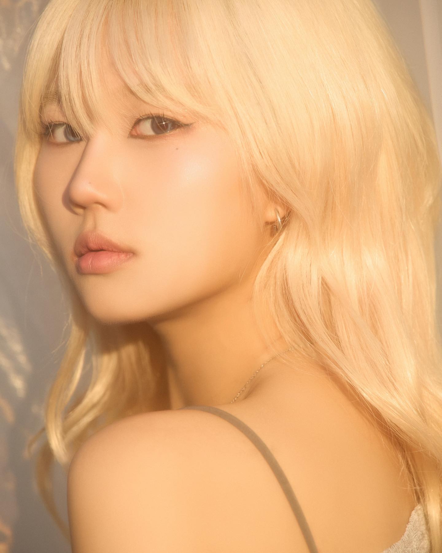 간만에 예쁜 사진 헤헤
쿨톤의 웜톤 사진 도전기엿습니다✨

📷 sol.pn_ 
💇🏼‍♀️ arish_hyunbbi arish_ariari 
슨생님들 덕분입니다..💗💗