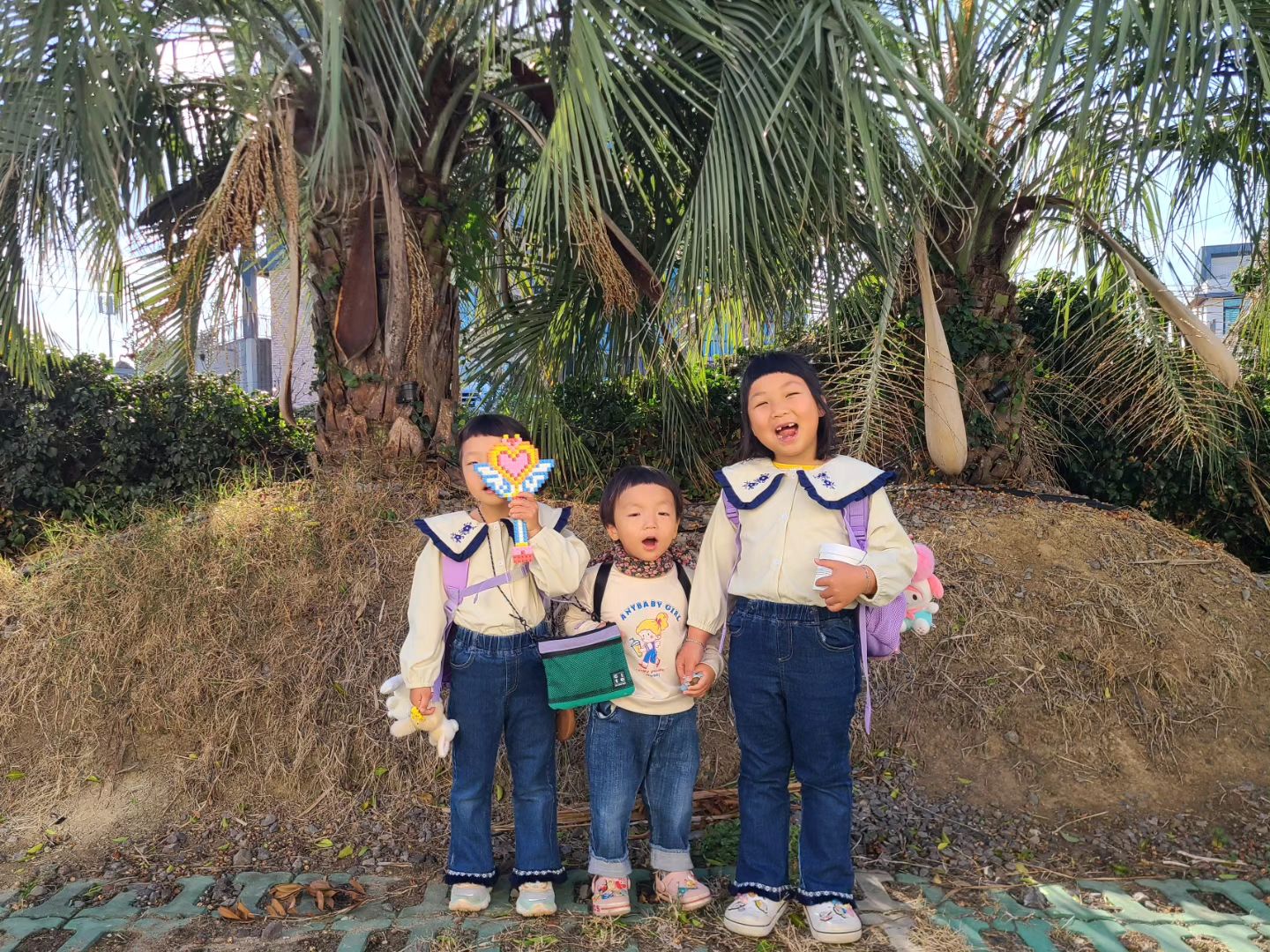 안녕 제주👋
-
제주한달살기... 벌써 끝인거
실화냐😱 두달만 딱 더 있고 싶네
다녀오니 집에 선물이 잔뜩있고
ㅎㅎ 신난 아이들, 애들은 뭐
집이나 제주나 신나는건
마찬가지네요🤣
.
.
.
#서은서쏭맘