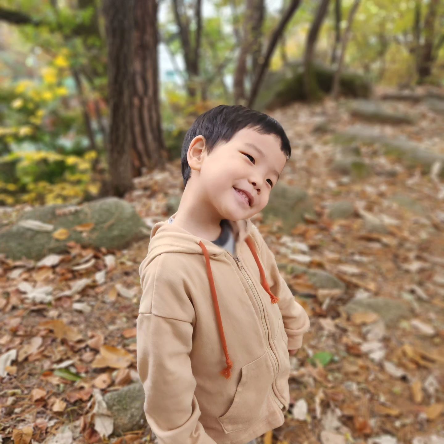 하원 후 등산가자는 뽀짱이에 끌려 잠시 산에 갔다가 키카가서 구슬아이스크림먹고 놀러가자며 손 잡아끄는 뽀얀이
앉아있을 틈이없네^^ 휴^^ㅋㅋㅋㅋㅋㅋ
#육아 #육아소통 #아이와등산 #키카 #긴긴하루