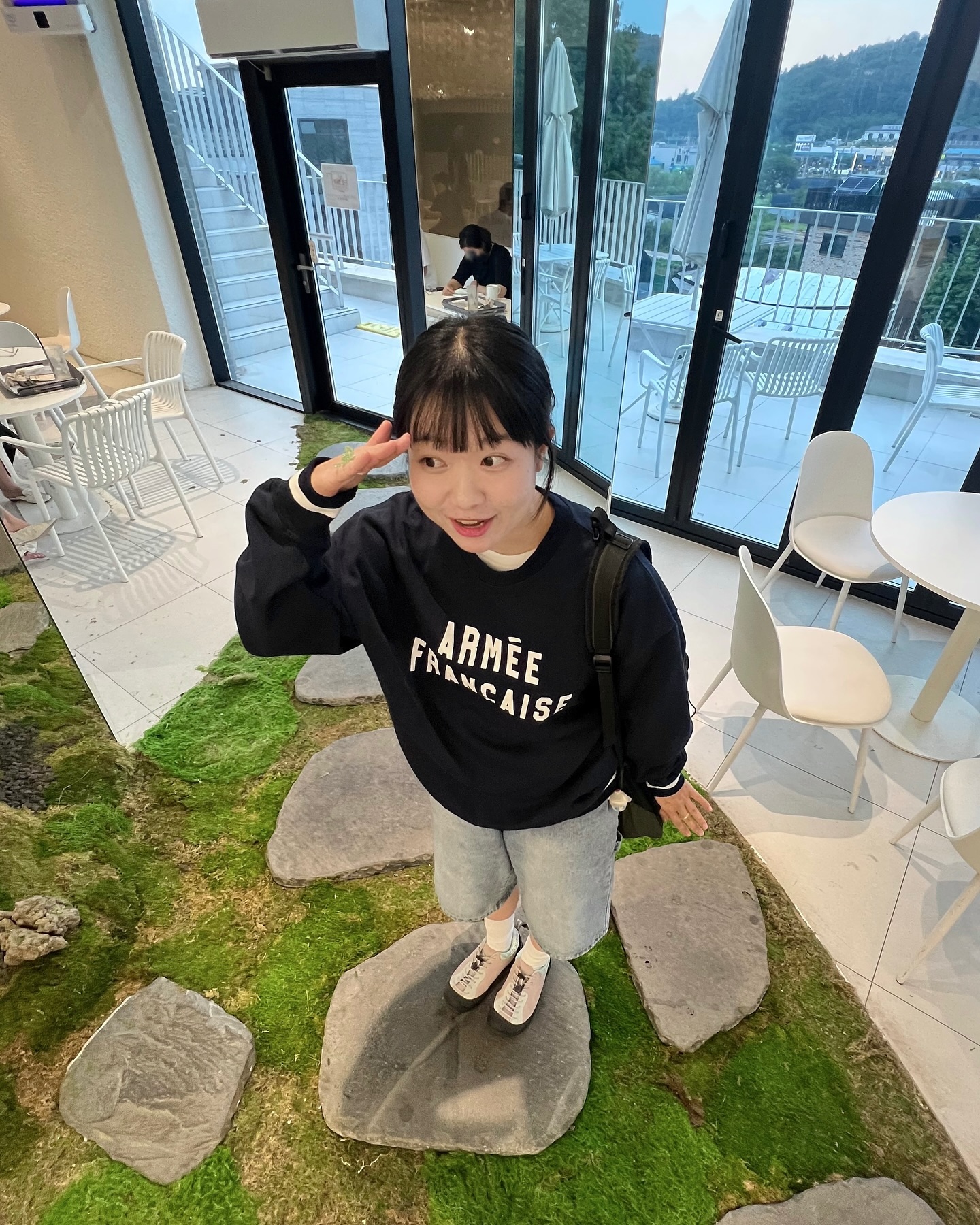 오늘도 욕심 내지않고 딱 할 수 있을만큼만 살고 오기~~~ 
근심걱정불안 그 뒤에 따라 오는 생각들은 대체로 추상적인 거니까 절 대 속지 말기~~~ 화이팅~~~~

이러케 생각 안하면 안대는 삶
내 인생 🤔 쏘주보다 쓰다
그치만 하이 치즈 스마일 ; ; 🩷

kaneitei 
#카네이테이 #맨투맨 #맨투맨코디
#여자코디 #데일리룩 #155 
#155cmコーデ #コーデ #韓国人
