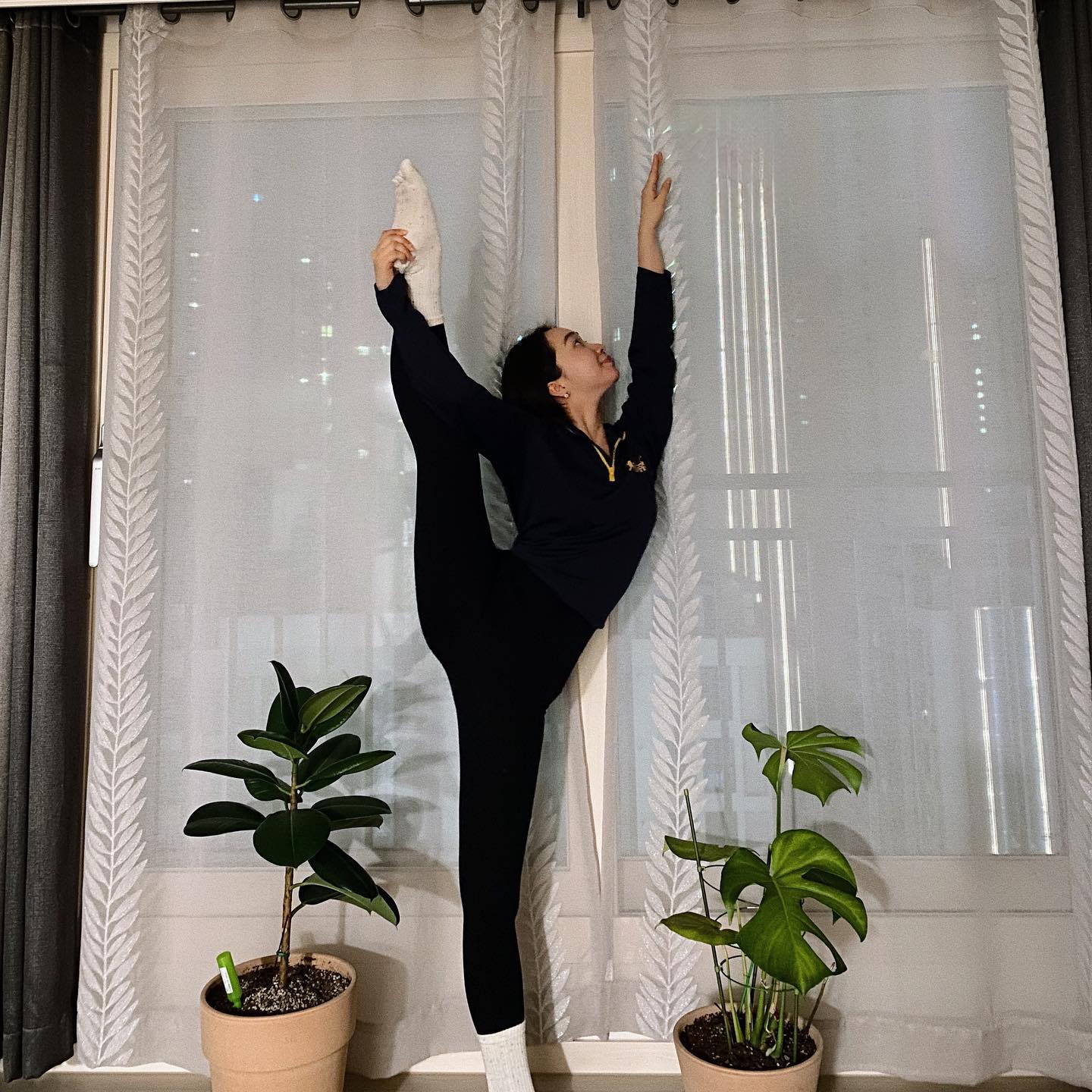 pilates got me stretching again 🧘🏻‍♀️ ft emilywangxo ‘s top ❤️
-
필라테스와 피티를 한 번에 받을 수 있는 동묘필라테스포유! 1:1, 1:2 수업만 진행해서 선생님께서 정말 꼼꼼하게 자세 체크해주세요! 윗몸일으키기 하면서 신경써야 하는 것이 그렇게 많다는 것을 처음 알았다는…자세 교정, 근력 강화, 모두 필라테스포유에서 잡으세요! 💪 
#필라테스 #동묘필라테스 #동묘 #운동