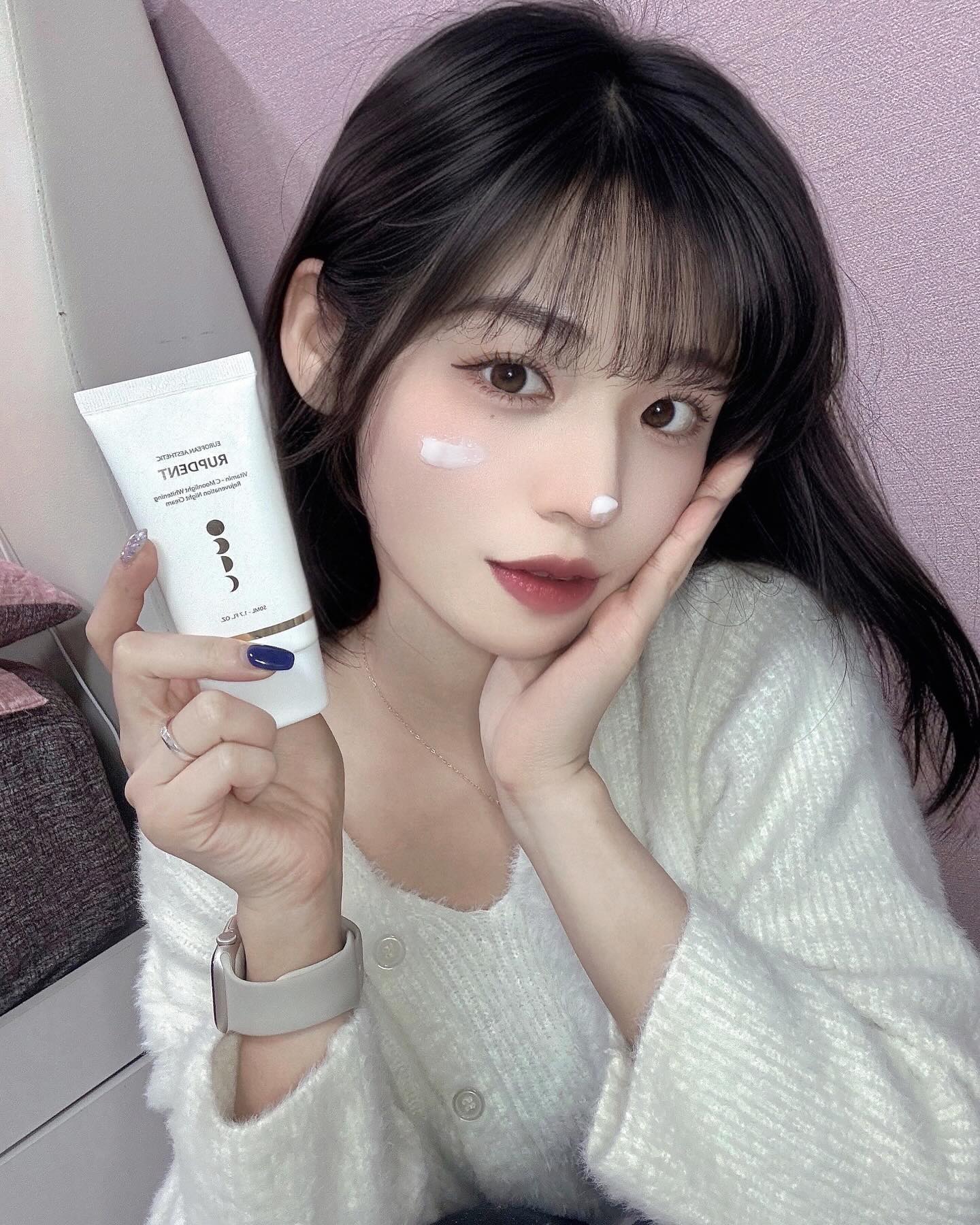 🤍𝐴𝑟𝑖 𝐵𝑒𝑎𝑢𝑡𝑦🤍 
rupdent #협찬 #아나운서크림 
.
.
아나운서 크림으로 유명한 #룹땅 브랜드의 #탄력크림 이예요🤭

유럽 에스테틱 브랜드로도 이미 유명한데! 

끈적이지 않는 쫀쫀한 탄력코팅 발림성이 아주 우수해서 즉각적으로 피부 컨디션이 개선되는게 느껴져요🤍

저는 나이트 케어할 때 바르고, 아침에 피부 화장할 때가 가장 좋더라구요 :-)

아나운서처럼 예쁜 피부 원한다면 룹땅 하세요✨