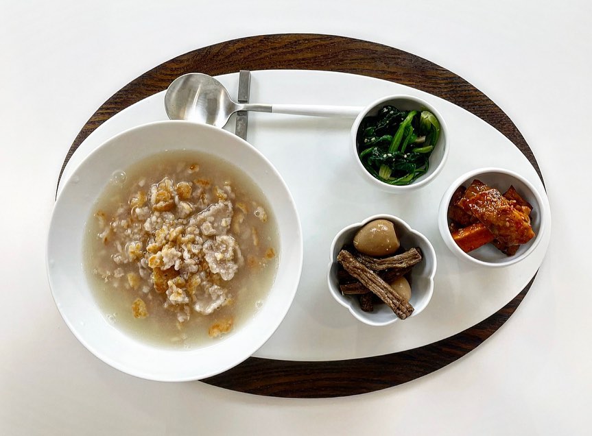 #보리누룽지

맛있는누룽지 어디없나 기웃대다 찾게된 빛고을누룽지😋
기대반 의심반으로 구매했는데 바삭하고 진짜맛있어요💕
밥하기싫을땐 요론거 하나끓여서 밑반찬에 뚝딱!

#빛고을누룽지