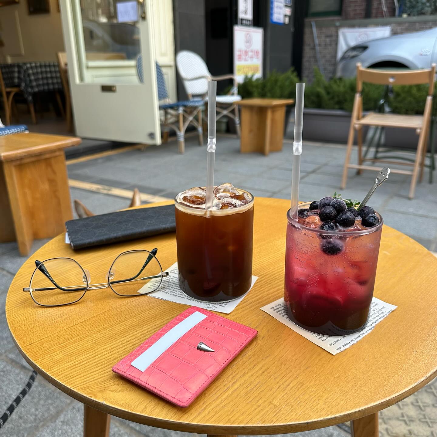 날씨 좋아서 카페왔는데 사고침..자기만 태평하누...
.
.
.
.
.
.
.
.
.
.
.
.
.

riverway_cafe #상수 #합정 #카페 #주말 #일상 #instagram #instagood #instalike #산책 #멍스타그램 #독스타그램 #dogsofinstagram