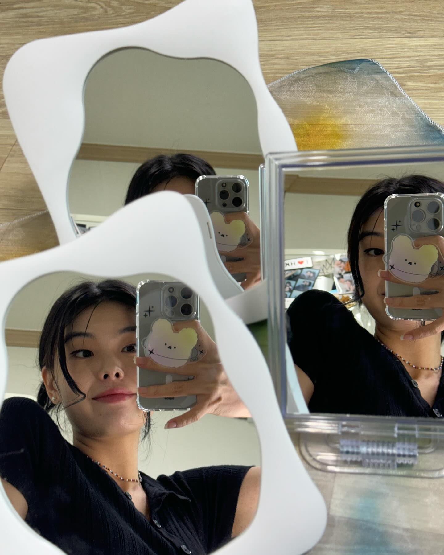 #협찬 핸드폰을 바꾸고 거울만 보면 셀카를 찍어야하는 나를 위해,,📱

짱 귀여운 체니 캐릭터와 적당한 블랙 크롬 디자인 때문에 선택했는데 자력도 강해서 팝소켓으로 완벽,,✨
맥세이프톡은 처음 써보는데 탈부착시 바디를 잡고 하단 또는 옆으로 밀어서 탈착할 수 있어서 아주 편리하답니다🛰️ 셀카찍는데 폰도 이쁘면 기분이 좋크든요

#치카케이스 #chicacase #맥세이프케이스 #맥세이프톡 #베니 #체니 #2배자력맥세이프 #폰케이스 #폰케이스추천 #아이폰케이스 #갤럭시폰케이스 #에어팟케이스 #아크릴톡 #맥세이프그립톡 #에어팟케이스 #치카케이스폰케이스 #아이폰15케이스 #아이폰15프로케이스 #스마트톡 #핸드폰악세사리 #핸드폰꾸미기 #아이폰스마트톡 #아이폰15 #아이폰
