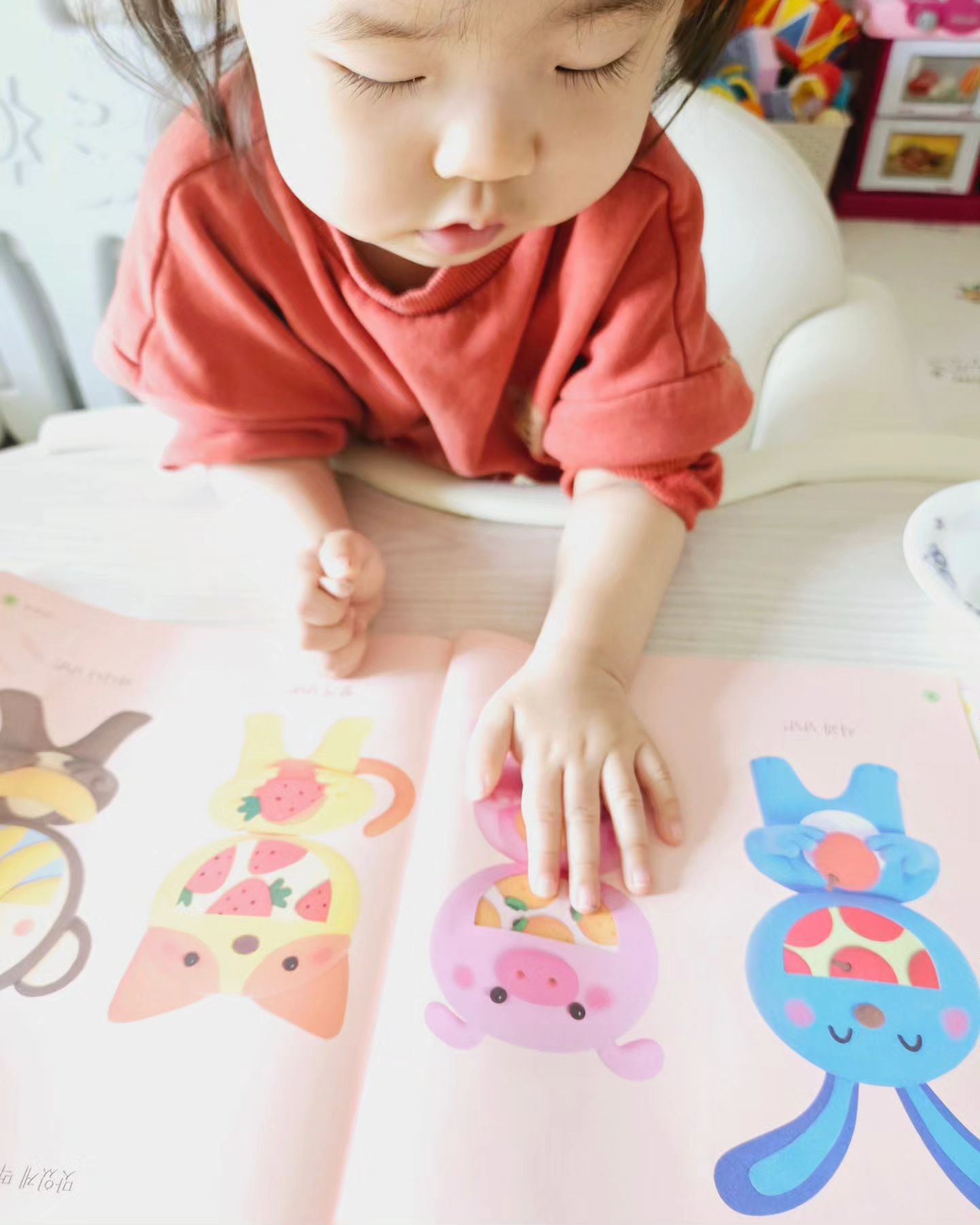 #곰돌이 체험 이벤트#웅진북클럽
 
웅진북클럽에서 나온 워크지 곰돌이 학습지~^^
이 학습지는 놀이 학습 독서를 한번에 가능해서 좋고,
여러가지 활동을 한번에 하니 엄마로써 편했고,
저희 아이도 엄청 좋아하네요.

점점 집중력이 좋아져서
여러번 해보고 결정하려고 응모합니다~^^

진짜 강추합니다.

#웅진북클럽