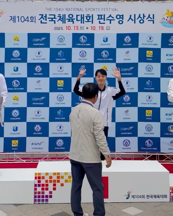 #전국체전#6연패
올해도 해냈다아🥇🥇🥇🥇🥇🥇

터치패드를 찍자마자 눈물이 쏟아졌다. 
올해는 왜이렇게 나를 안도와줄까 왜이렇게 부상이 많을까 하루에도 몇번이나 은퇴하고싶다 생각만 가득했고 모든걸 내려놓고 싶었는데, 옆에서 도와준 내사람들 덕분에 다시 일어날수 있었고 나는 또 해냈다 !! 오글거리지만 전국 체전 6연패 어떤데!! 
나이 많은거 어쩌라고!! ㅋㅋㅋㅋㅋㅋㅋㅋㅋㅋㅋㅋㅋㅋㅋㅋㅋㅋㅋㅋㅋㅋㅋㅋㅋㅋㅋ😭

#시합첫날끝
#25살부터32살까지🏆
#장하다32살최민지 🥹🫵🏻🔥⚡️