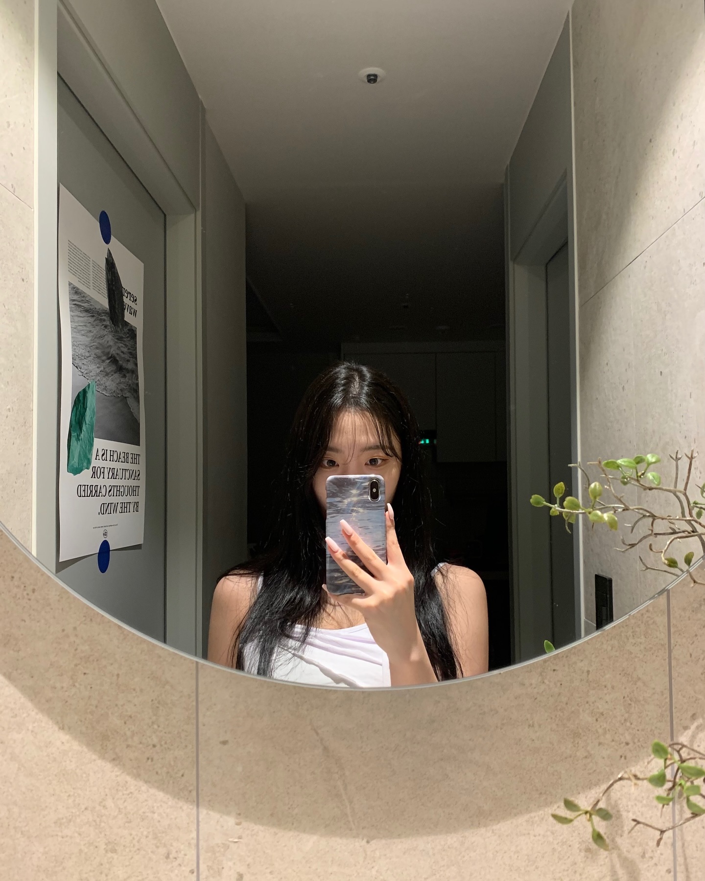 #협찬 | rich___ceo 

애교살 반영구는 해운대에 위치한 리치로 가세요 ➳જ⁀➴

무인도에 가는데 딱 1개의 화장품만 들고 갈 수 있다면 여러분들은 어떤 화장품을 들고 가실 건가요 👩‍💻 저부터 대답해 보자면 저는 아이브로우를 들고 갈래요 ! 왜냐하면 제 얼굴은 중안부가 길어서 애교살을 그리면 중안부가 짧아 보이는 착시 효과가 있거든요 (?) 매일 예쁘게 그려지면 좋은데 이게 아침에는 손도 피곤한지 예쁘게 안 그려지는 거 있죠 .. 너무 위거나 너무 아래거나 너무 연하거나 너무 진하거나 -_-

좋은 기회로 리치에서 애교살 반영구를 받고 왔어요 ⛟ 우선 원장님이 상담과 설명을 꼼꼼하게 해주셔서 너무 좋았어요 ! 많이 아플까봐 겁에 질렸는데 .. 막상 시술하고 있는지도 모를 만큼 안 아팠어요 ㅋㅋ 처음에는 진해 보이는데 점점 자연스러워져서 밋밋한 생얼에도 자신감이 생기고 히알루론산 볼륨 하이라이터도 가득 넣어주셔서 눈이 또렷해졌어요 👀

리치는 강남에서 유명한 성형외과의 직속 교육 기관으로 애교살 반영구를 위한 전용 기술과 안전한 색소를 사용하고 있으니 걱정은 내려놓기 𖤐 아무도 모르게 예뻐지는 애교살 반영구 리치에서 해요 🖤

#리치 #애교살 #부산애교살 #해운대애교살 #애교살반영구 #부산애교살반영구 #해운대애교살반영구 #반영구 #부산반영구 #해운대반영구