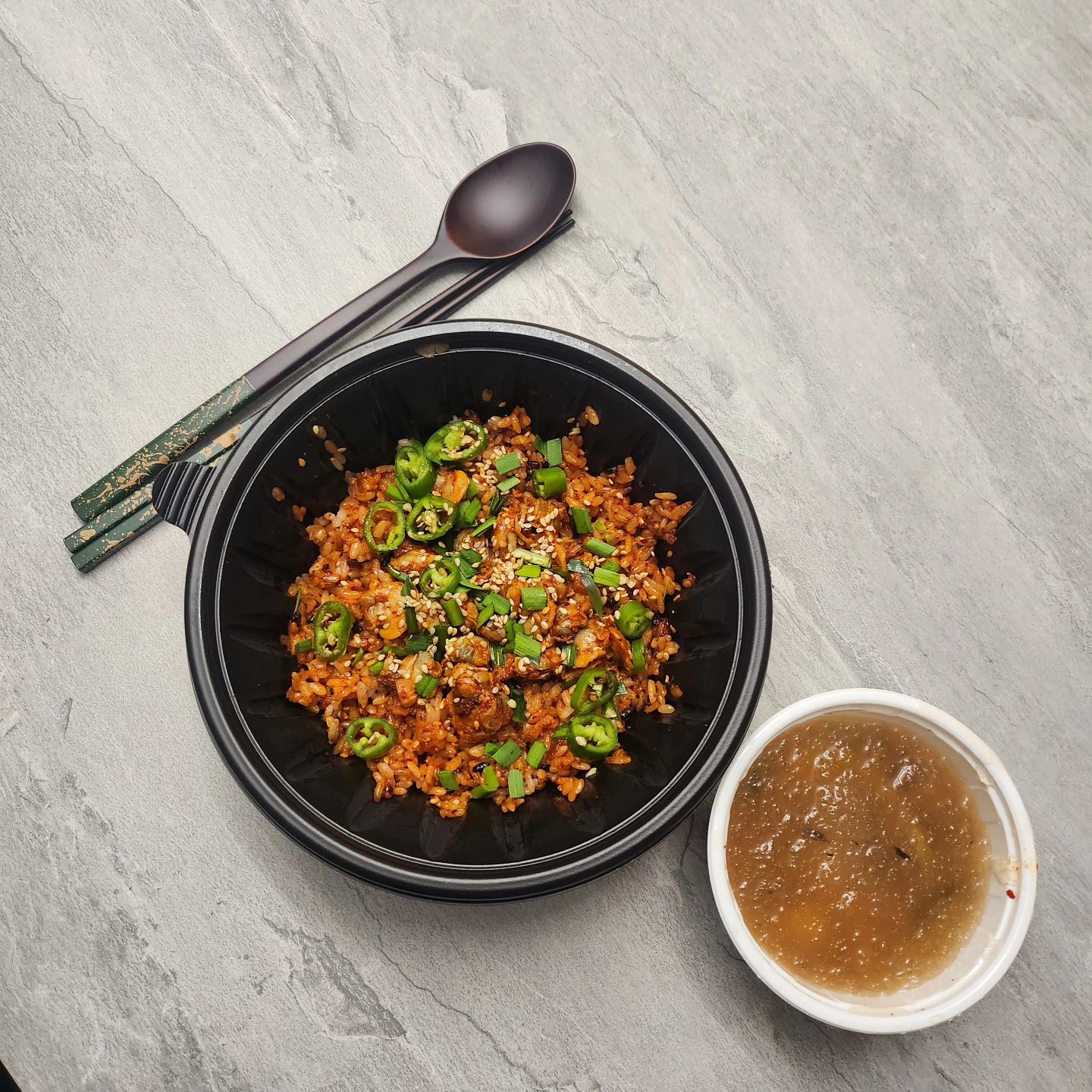 혼밥 꼬막비빔밥 😀 
배달그만