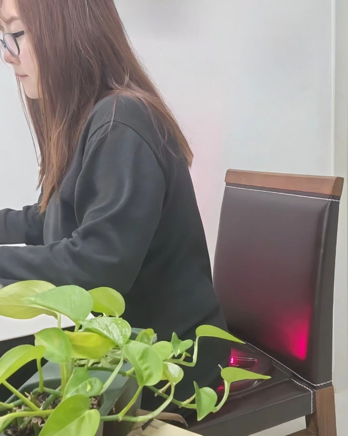 #광고 지만 좌욕은 간편하게 #산타시트
아이를 출산하고 앉아서 근무하는 시간이
길어지다보니 좌욕관리는 필요가아닌 필수!

기존에 번버롭던 물좌욕은 바이바이👋 
업계 유일 내구성이 뛰어난 초고강도 소재와
보조 배터리 연결까지 가능해 언제 어디서나
편리하게 사용가능한
#메디온애니산타시트 로 바꿨어요~

물이 없으니 위생적이고 편리함은 기본,
피로회복 3파장 근적외선으로 피부조직개선과
혈관건강, 통증완화까지 천국을 경험하는 중인데요 😶‍🌫️

4단계 온도와 타이머로 원하는 온도와 시간사용은
물론 유무선리모컨으로 사용도 세상 간편

스마트칩 탑재로 안정적인 정압 유지와 전력
전환율을 높여 안전한 사용도 가능하다구요!

또 여기서 전자파걱정 안할 수 없자나요?
하지만 산타시트는 전자파 ZERO 테스트도 
완료 했다는 사실~

이런 독보적 기술력으로 FDA등록은 물론 여러
다양한 인증 (ISO인증, KC인증, 디자인 특허 등)까지~
단디히 믿음이 가네요ㅎㅎ

오늘도 출퇴근길 차안에서 근원적외선 빛으로
엉덩이에게 따뜻한 온기를 줘야겠어용😋

https://sbz.kr/BC4tSA
#치질자연치료 #치질좌욕기 #근적외선 #원적외선 #적외선 #좌욕 #좌욕기 #좌욕기추천 #부모님선물추천 #혈관건강 #치핵 #예비맘선물 #회음부 #환도선다 #케겔운동 #설날선물 #부모님선물 #변비탈출
업체로부터 제공받은 제품입니다'