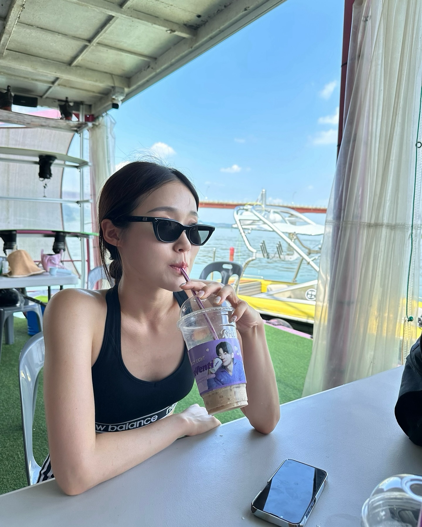 이래도 안 탈래?? 젼 까만콩 만들기 프로젝트🧜🏾‍♀️

표정.. 누가 보면 끌려온지 알겠네
전형적인 이론 싫고 얼른 실전 가고 싶어하는 케이스

오늘 처음 배운 웨이크보드🏄🏻‍♀️
왕 잘해서 폭풍 칭찬 받았다 히히

쿄쿄 타는 모습은 릴스로😉 

#웨이크보드#서핑#수상레저#핑크801
