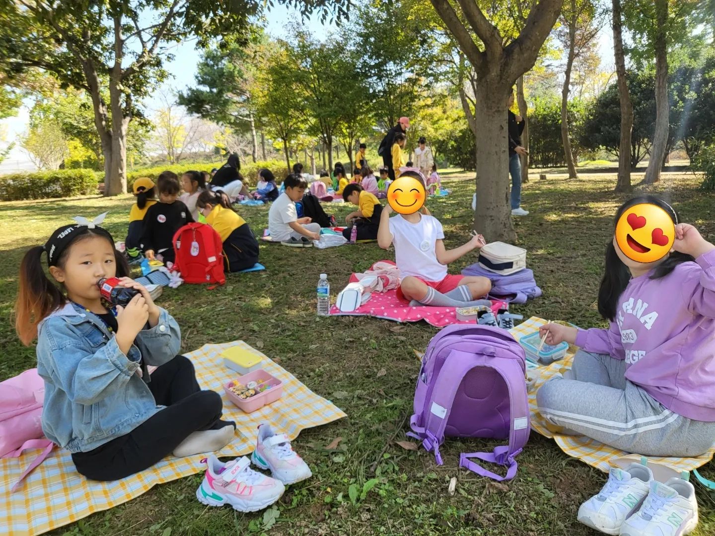 .
우리유비 초딩 첫 소풍❤️
의령곤충생태학습관 다녀오기👋
첫 소풍이라고 도시락 열심히 싸서 보냄😁
다녀와서 너무 재밌었다는 딸램♥︎
부디 좋은 추억이 되었기를♡_♡

도시락 사진은ㅋㅋㅋㅋㅋ
어떤분이 초1때랑ㅋㅋㅋㅋㅋㅋ
초등학년이 점점 올라가면 도시락이 달라진다기에ㅋㅋㅋㅋ
그때 비교해서 보려고 피드박제^^

.
.
.

#16년생 #빨간원숭이띠 #6월생
#딸 #첫째 #딸하나아들하나 #세젤귀 #세젤예 #8살딸램 #의령곤충생태학습관 #진영대흥초등학교 #초딩첫소풍 #초딩맘 #육아맘 #육아 #소통 #육아소통환영 #육아소통선팔 #육아공유 #육아소통맞팔 #육아그램 #육아일상 #육아일기 #육아스타그램 #도치맘 #선팔
