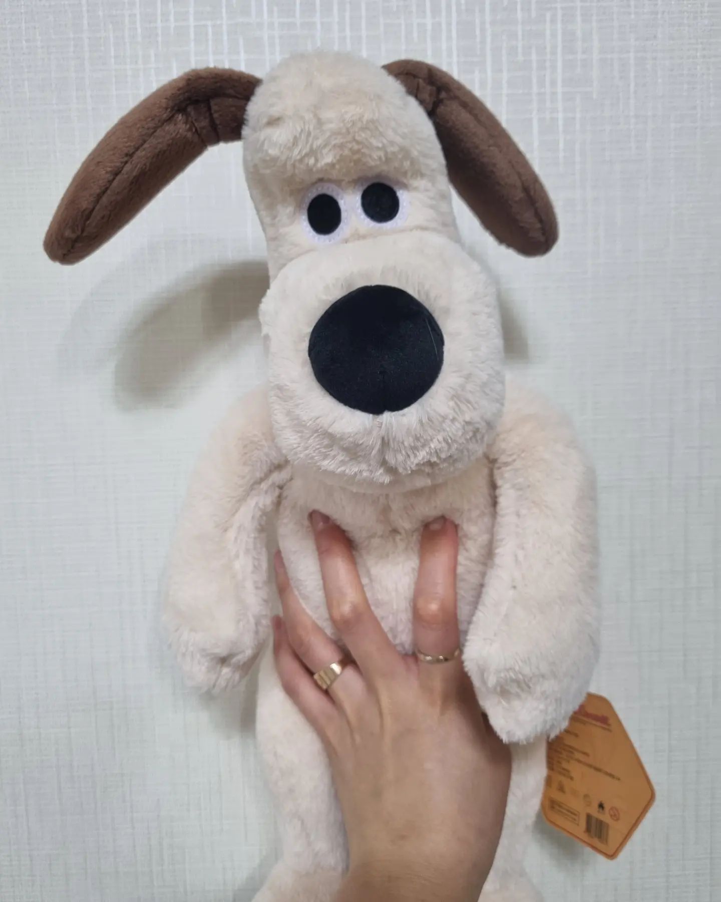 한분한분 따뜻한 마음♡
엄마한테 뺏긴 텀블러 대신 이쁜 텀블러♡
비싸서 못먹겠다던 영양제 사준 이쁜 동생♡
맛난 밥부터 선크림까지♡
피로를 풀수있는 괄사 선물만해봤지 받긴 처음♡
비싼팩 선물해주는 친구♡
나의 생일 때문에 울산에서 창원까지♡힘들텐데 깜짝파티까지
내사랑들 너무나도 감사합니다♡

hyeokie_01 내생일에 은이 츄르사주는 센스쟁이