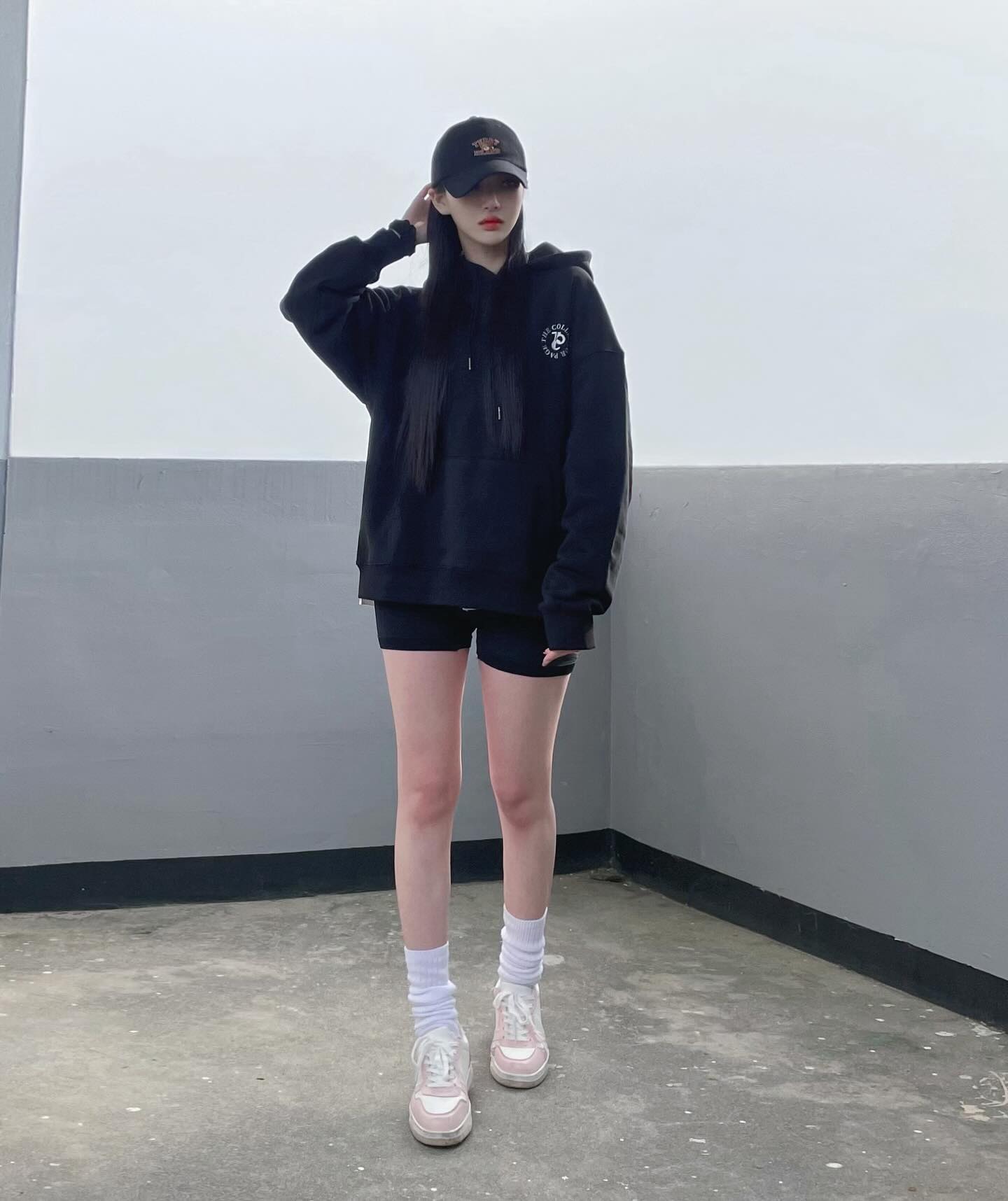 이번 작품도 넘 예쁘다〰️ ദ്ദി•̀.̫•́✧ 
TCP X 박병호 HOOD
thecollectorpage 제품의 디자인은 
다양한 아티스트와의 협업을 통해 작품을 옷에 녹여냈어요 🖤🖤

#thecollectorpage
#더콜렉터페이지 #TCP
#더컬렉터페이지 #더콜페
