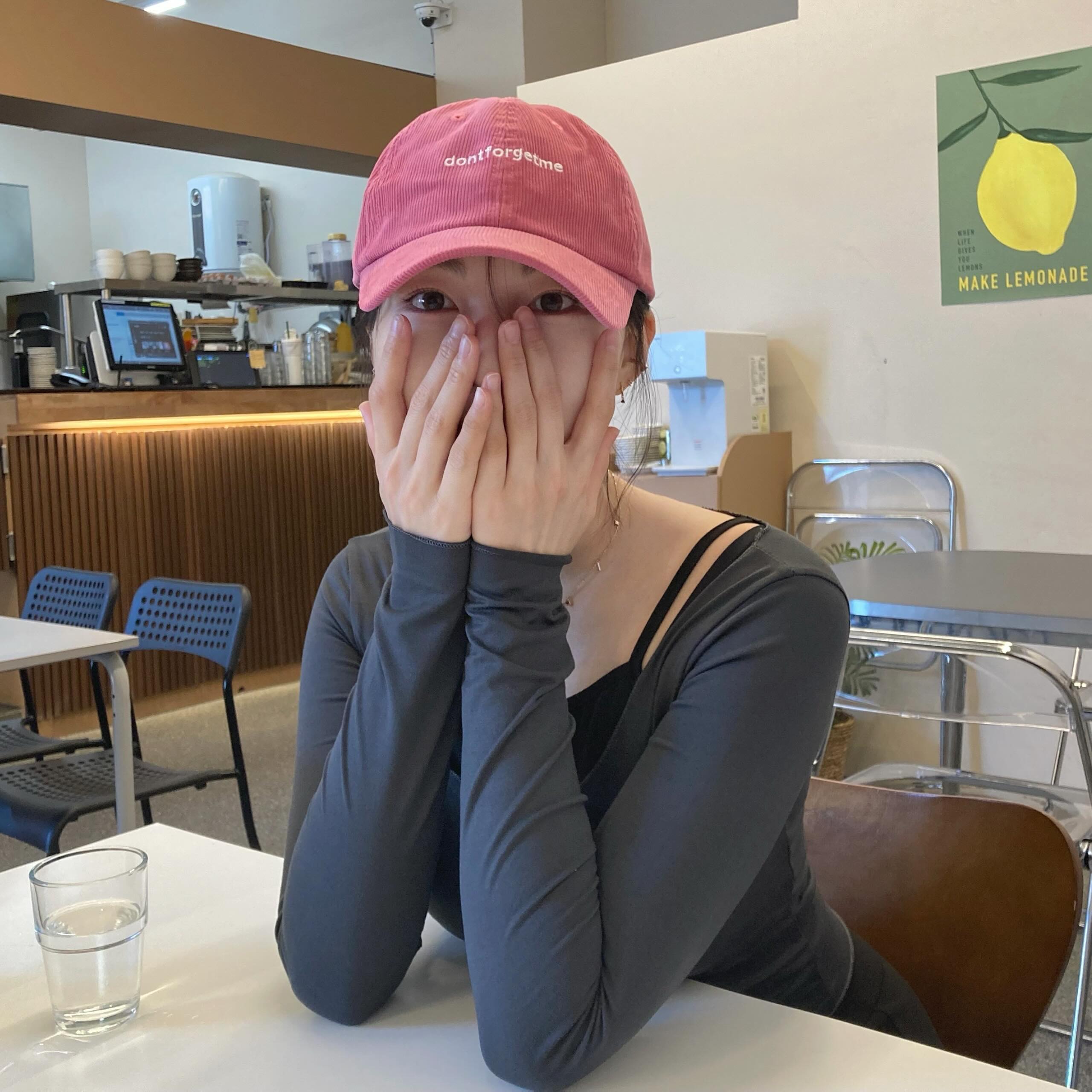 🧢+🌷
 
나 아직 봄 다 못 즐겼는데,, ˊ•̥ ̯ •̥`
소소하게 186일 동안 놀고싶다
