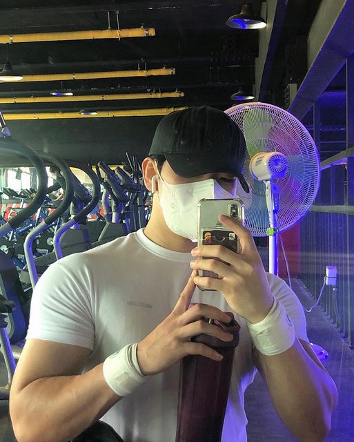 운동하는 취준생 on Instagram: "#오운완 #운동일지 #벌크업 오랜만에 게시물..🫠 공고가 올라와서 요즘 공부 좀 열심히 하느라 정신이 없네요🥲 시험이 끝나면 다시 열심히 쓰겠습니다🫡 머