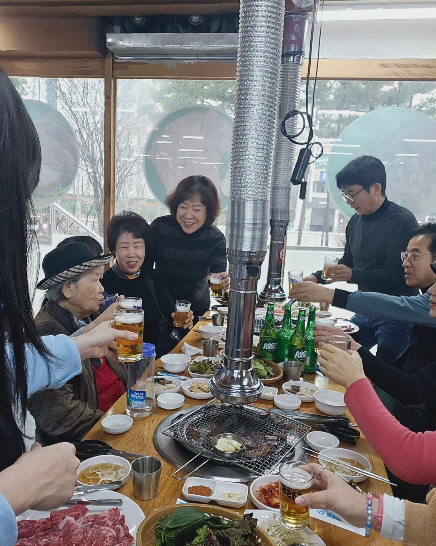 #안여사님생신 #미리축하 #가족모임 #아흔이넘었으니죽어야하는데 #살아서뭐하냐더니 #하윤이온다는말에 #훨훨날아오신안여사님 #안먹어입맛없어디폴트인데 #하윤이가주는건다받아드심 #케이크도사가서 #축하하고소고기냠냠 #정하윤제일부자 #인기쟁이
