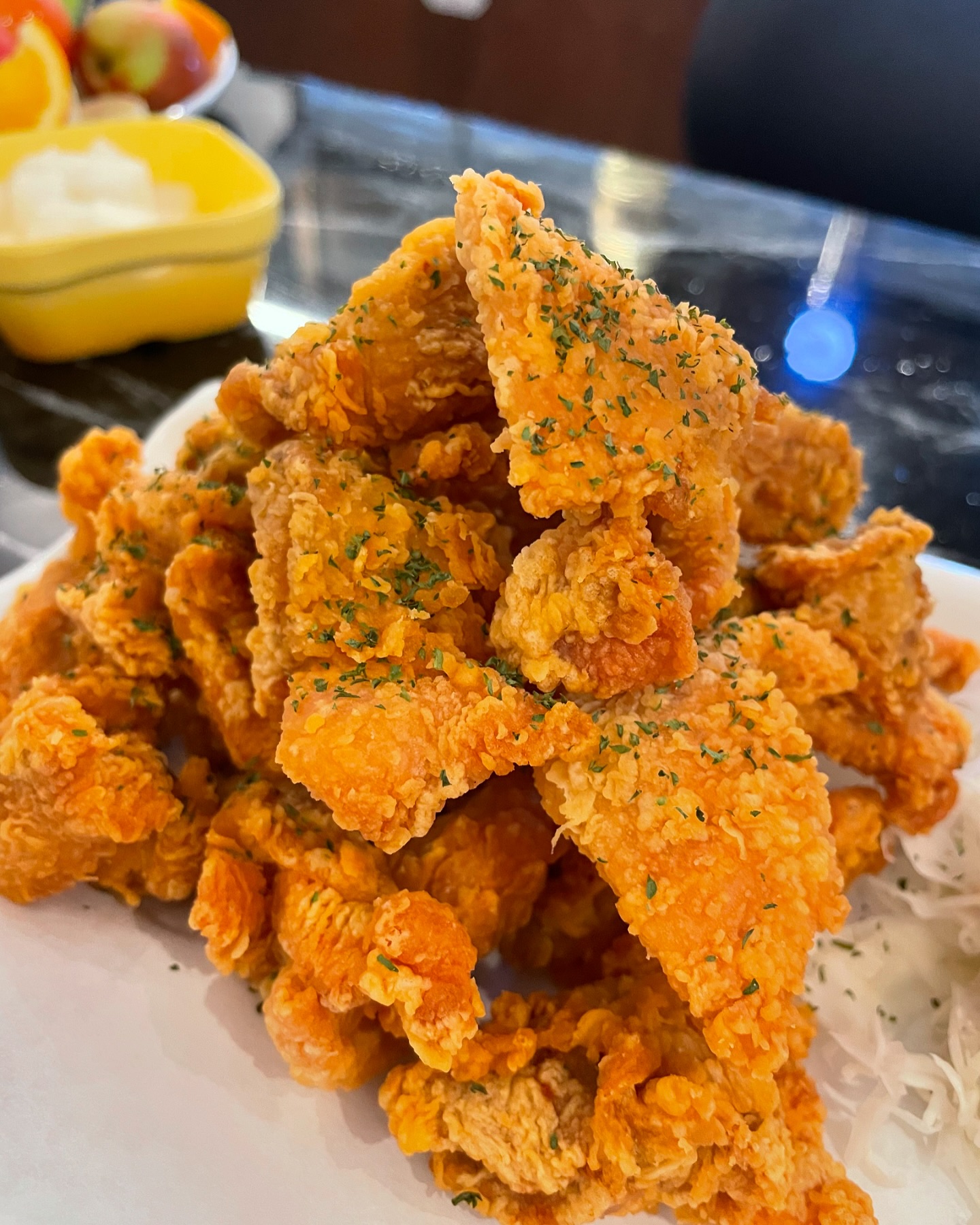 ✔️ 맥주아비 상봉점
😋 순살반반
🧐 기본 안주가 고급스러운 열대과일이 나오는 곳,
주류가 다양하며 슈무커 생맥주를 맛볼 수 있는 곳
늦은 점심 모임도 가능하고 역과 거리도 매우 가까워 접근성이 좋음

서울 중랑구 망우로 383 1층

#jmt #존맛 #동네맛집 #맛스타그램 #맛집소개 #맛집스타그램 #맛집추천 #맛집탐방 #맛스타 #먹스타 #맛집 #먹방 #맛집투어 #먹방스타그램 #먹스타그램 #오늘의맛집 #맛집공유 #추천맛집 #찐맛집 #전국맛집 #맛집여행 #맛집그램 #맛집코스 #먹스타맞팔 #핫플레이스 #핫플 #서울여행 #서울여행지추천 #서울데이트코스 #협찬