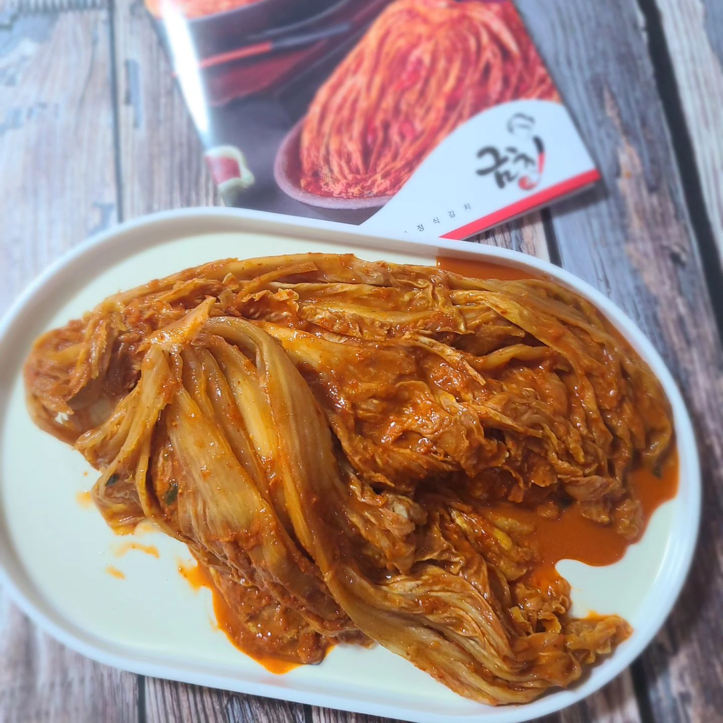 #협찬 
전라도 어머니의 손맛이 느껴지는 명품 김치♡
평소 매운걸 좋아하는 저희부부에겐 딱!!!!
그냥 막 매운게 아니라~ 맛있게 맵다라는말은
여기에 써야할꺼같더라구요^^
모든 원재료의 품질을 깐깐하고 꼼꼼하게 따져
사용하고 더 좋은건 자체 재배한 고추로 먼지를
깨끗하게 닦은 후 그때그때 직접 갈아서
사용하고있어요♡♡♡아주 대 만족^^
독하게매운맛(4단계) 새로 출시 되어 너무 좋아요
입맛없을때 뜨끈한 밥한그릇에 김치 한조각이면
밥도둑이 따로없쥬~~~
홈페이지 회원가입하면 1만원 할인해준다니깐
후다닥 주문해서~
이번주 주말에 매운김치찜 만들어 먹어야겠어요!
ㆍ
ㆍ
goldkimchi
#김장김치 #전라도김장김치
#광주김치#전라도김치#매운김치#불김치#아이깍두기#갓김치#파김치#총각김치#맛있는김치#자취반찬#자취김치#김치선물#가정식김치#광주김치#실비김치#캔김치#켄김치#저염김치#아이김치#열무김치#부추김치#배추김치#금치#전라도김치